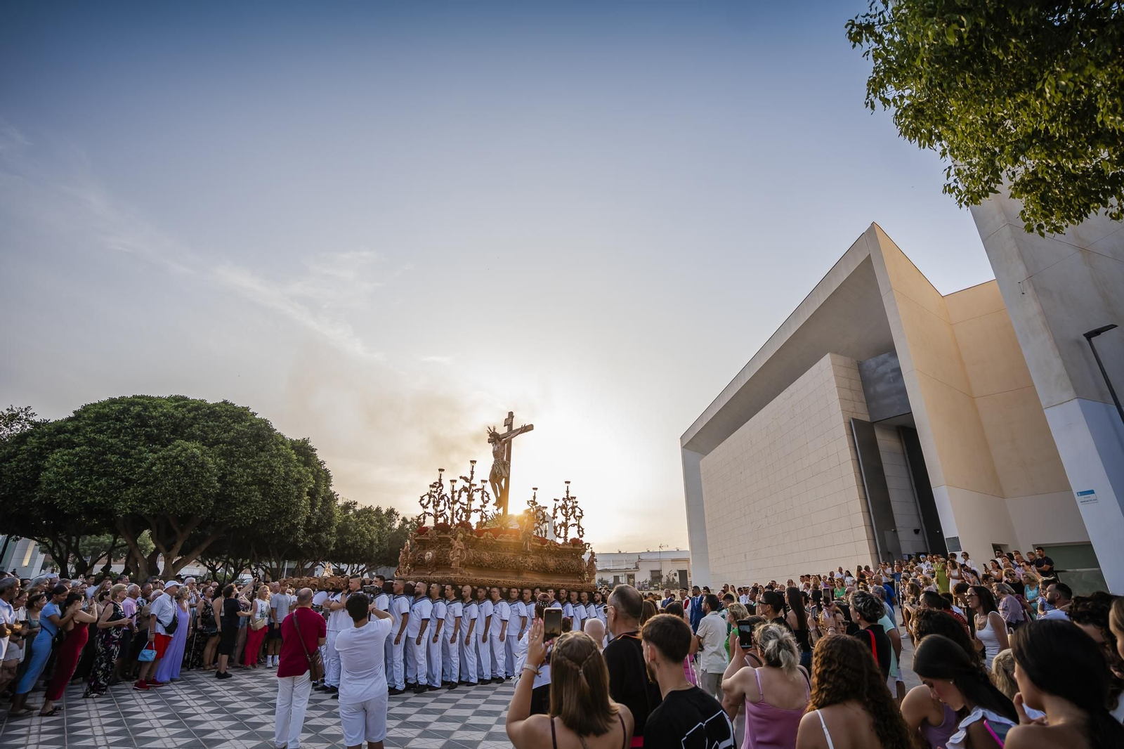 Así fue la procesión del Santísimo Cristo del Mar en el Puerto de Roquetas.