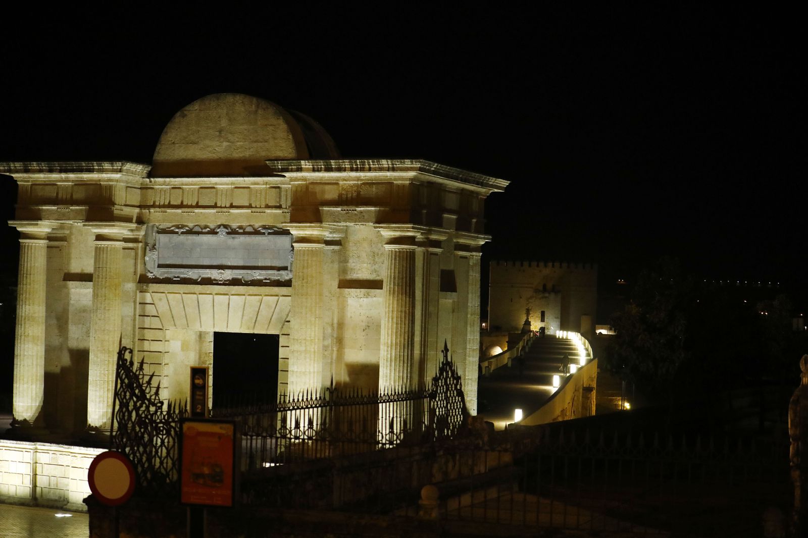 Fotografías: Un paseo por la solitaria Córdoba del toque de queda