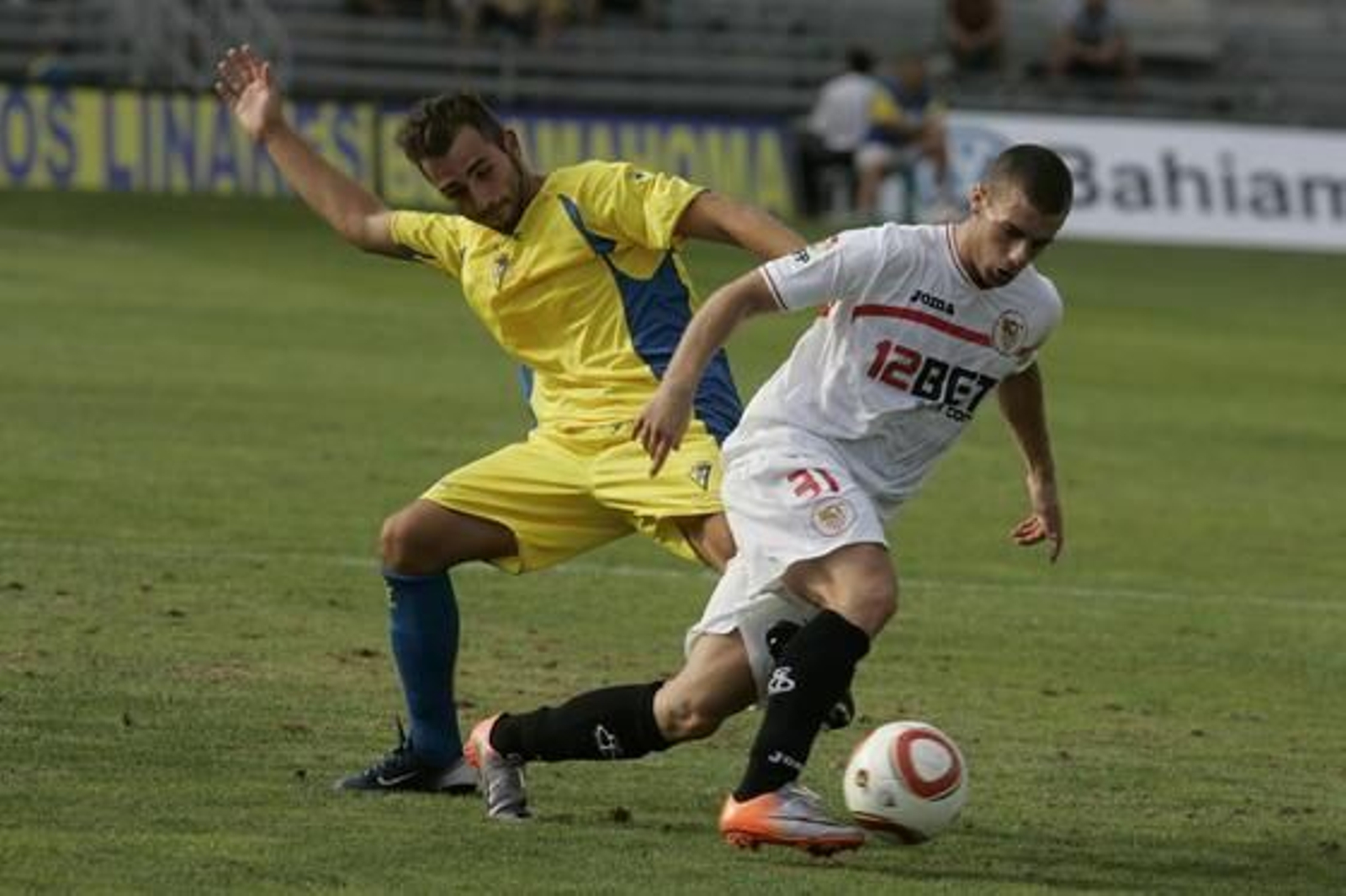 El Sevilla consiguió imponerse por tres goles a dos y cierra así la época de pruebas antes de enfrentarse al Barça.

Foto: Jesús Marín