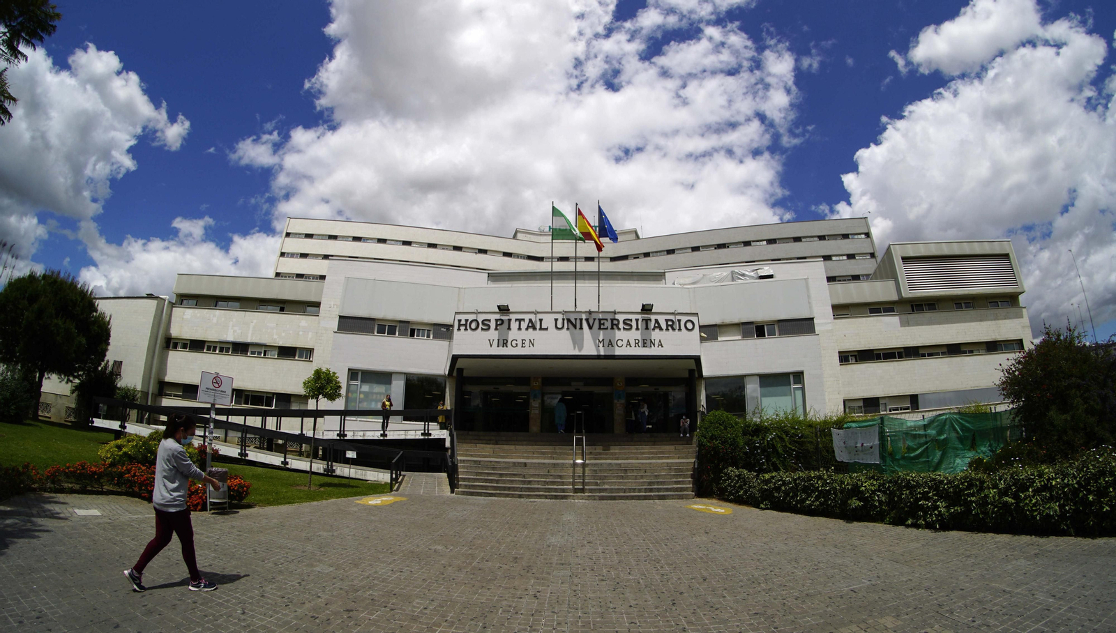 Fachada del Hospital Virgen Macarena.