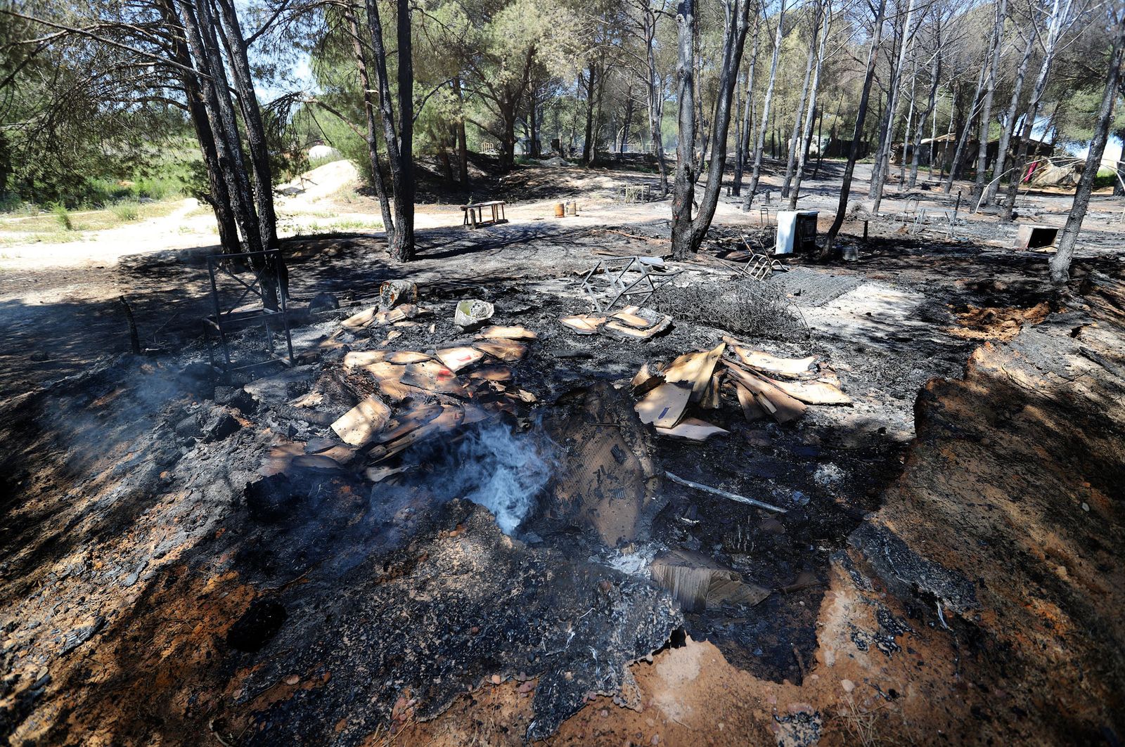 Imágenes del incendio de chabolas en Lucena del Puerto