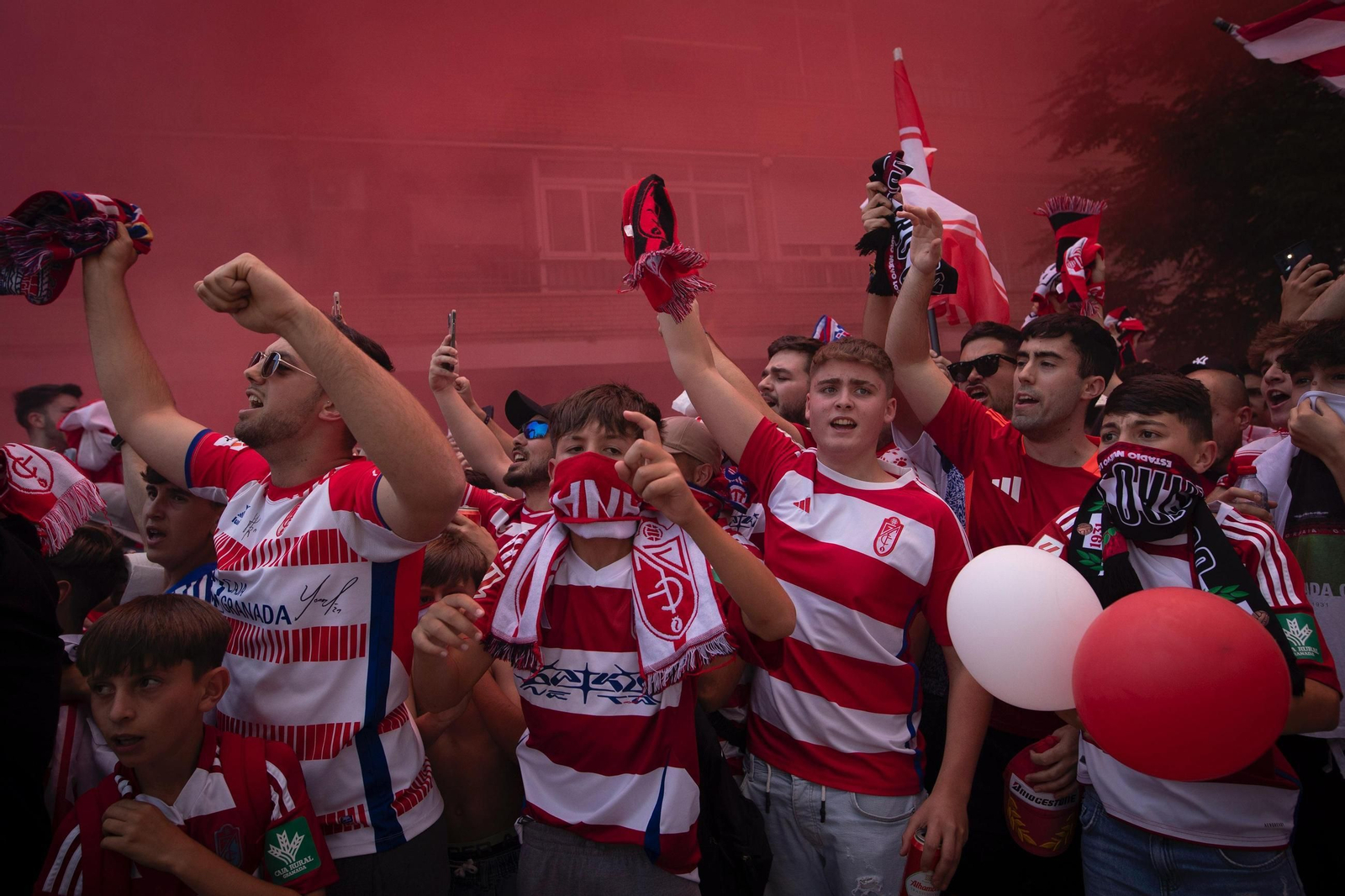 Encuéntrate en el recibimiento al Granada CF en Los Cármenes
