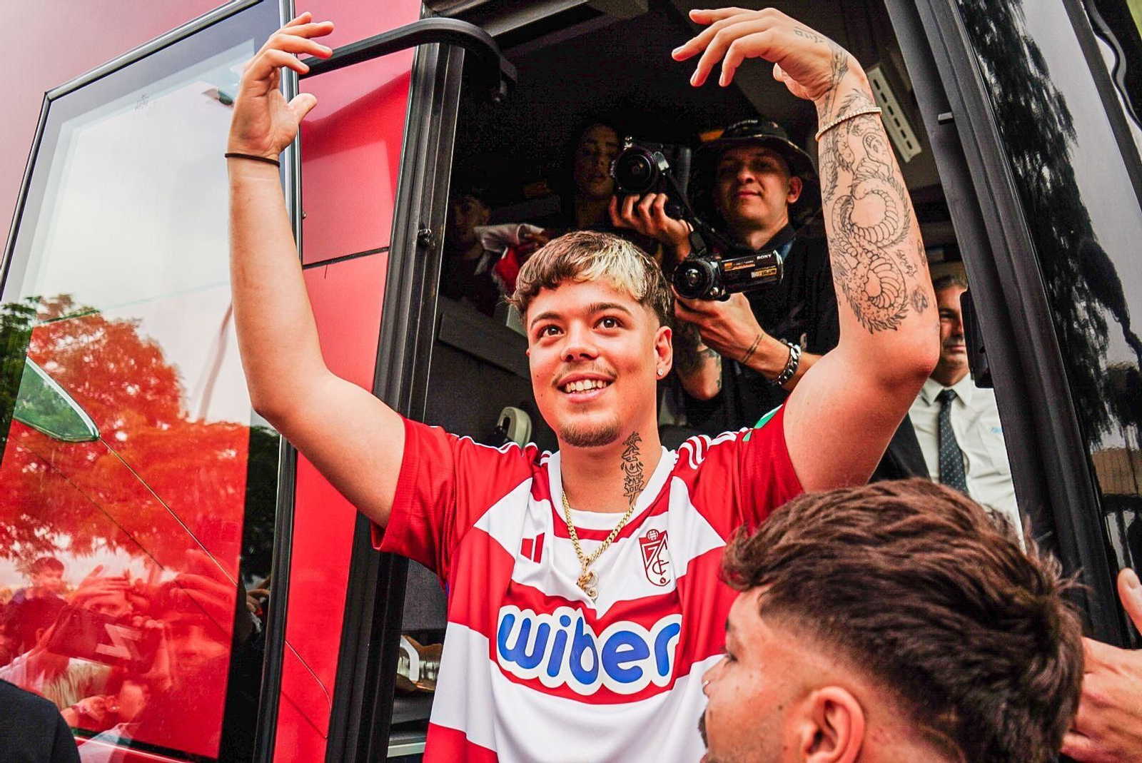 La llegada de Saiko a Los Cármenes, en imágenes