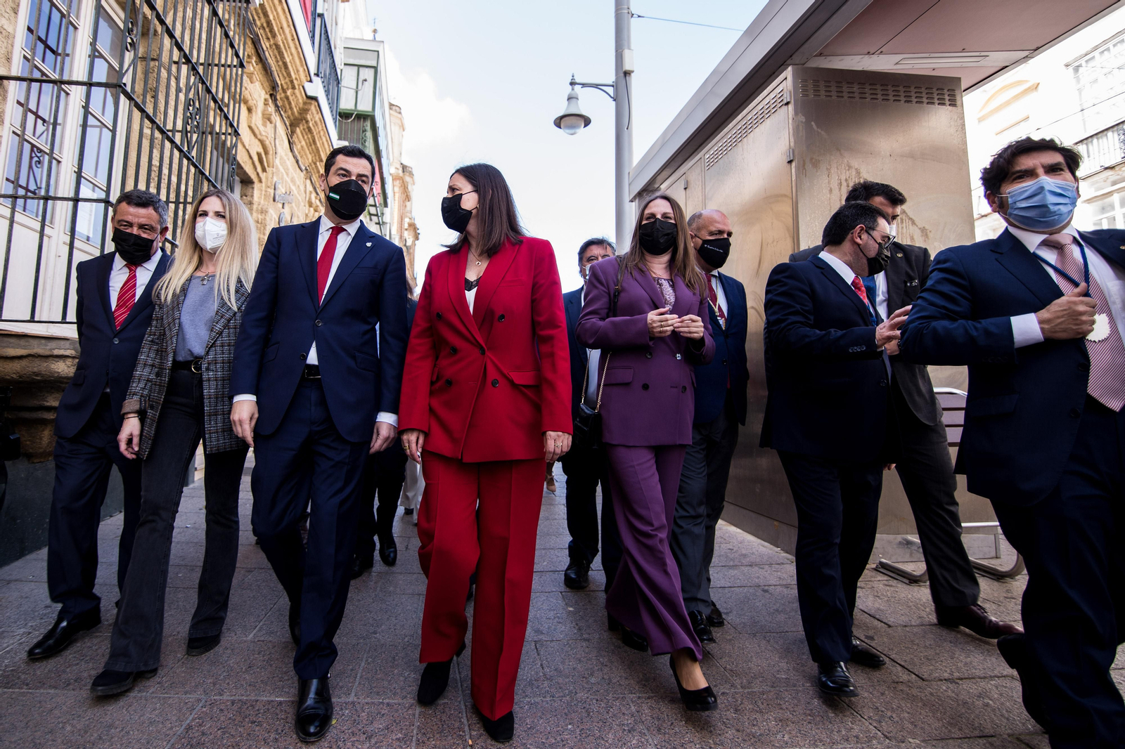 Así ha sido la visita del presidente de la Junta a las hermandades del Lunes Santo de San Fernando