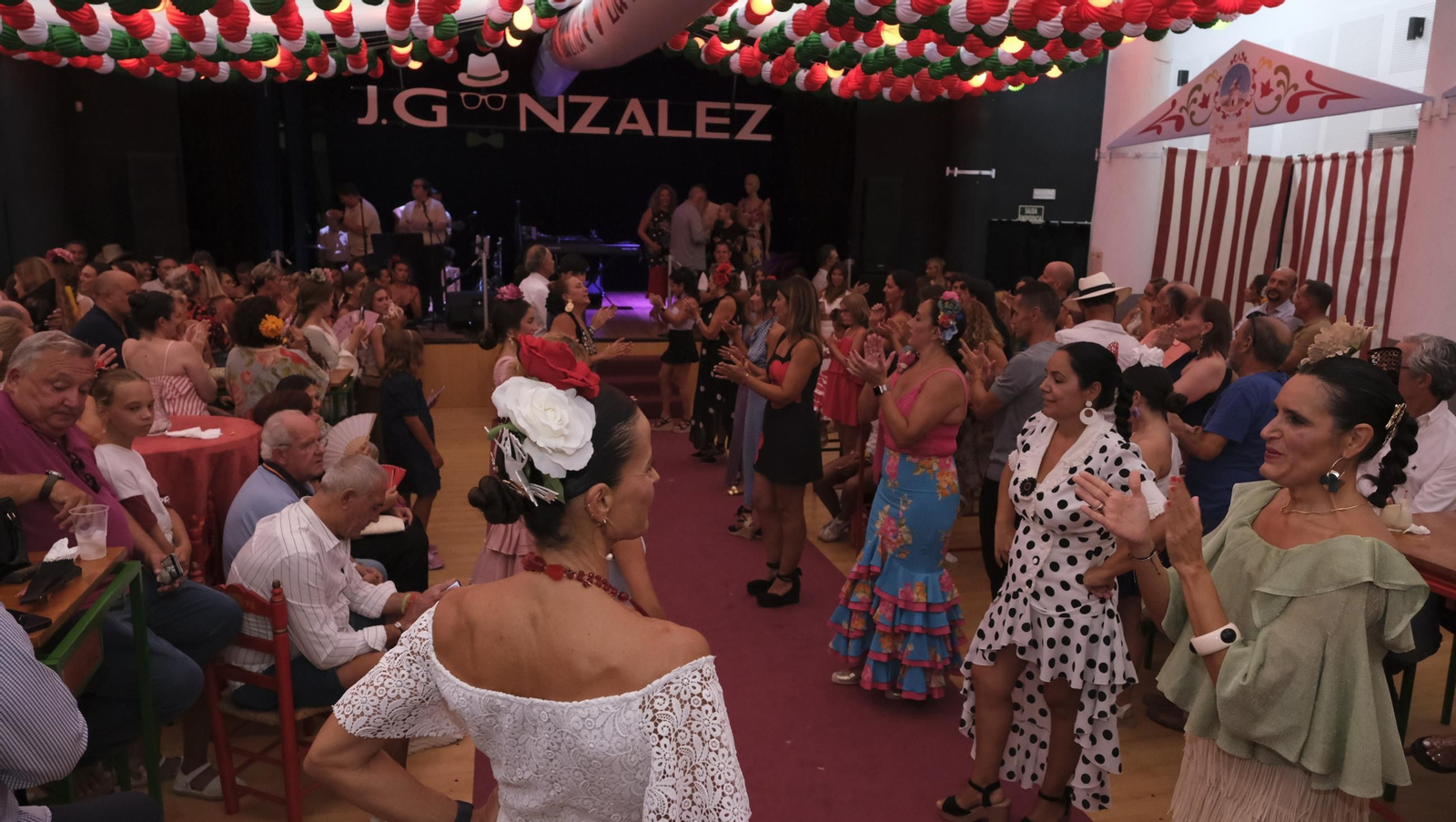 Los almerienses disfrutan del lunes en la Feria del Mediodía