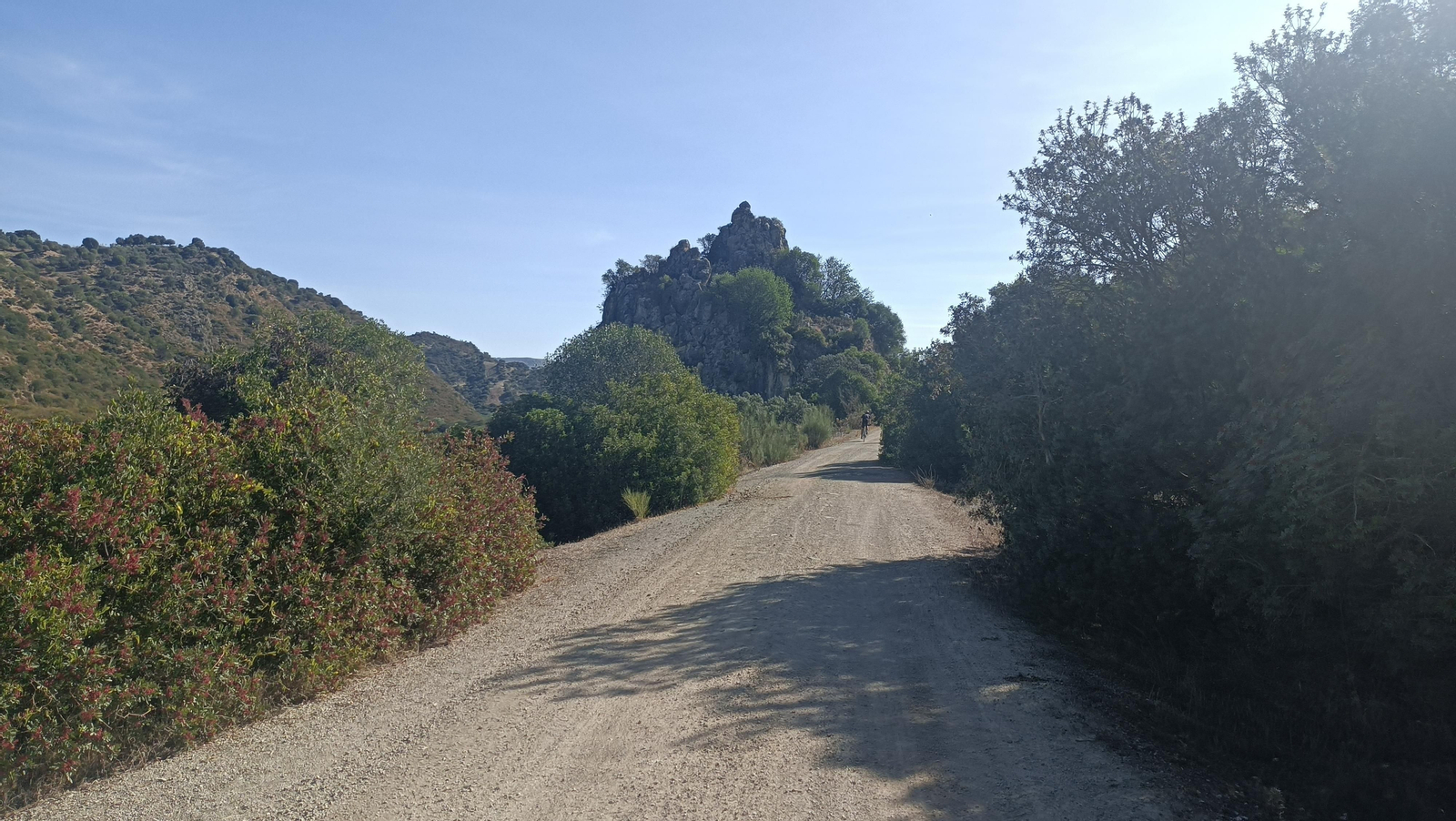 Formaciones rocosas junto al sendero.