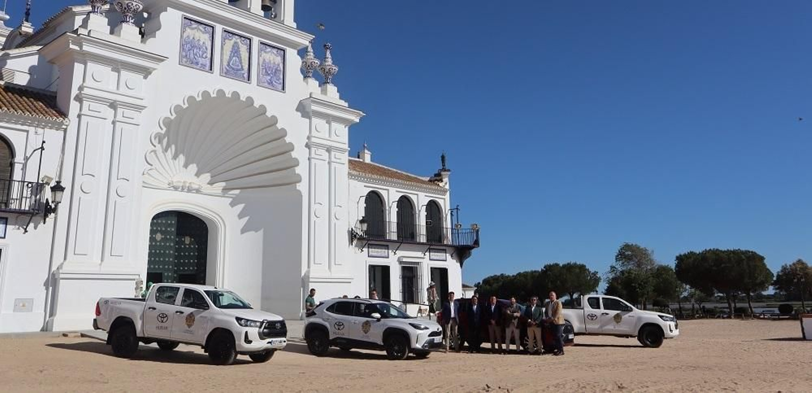 Coches oficiales de la Hermandad Matriz para la Romería del Rocío 2024.