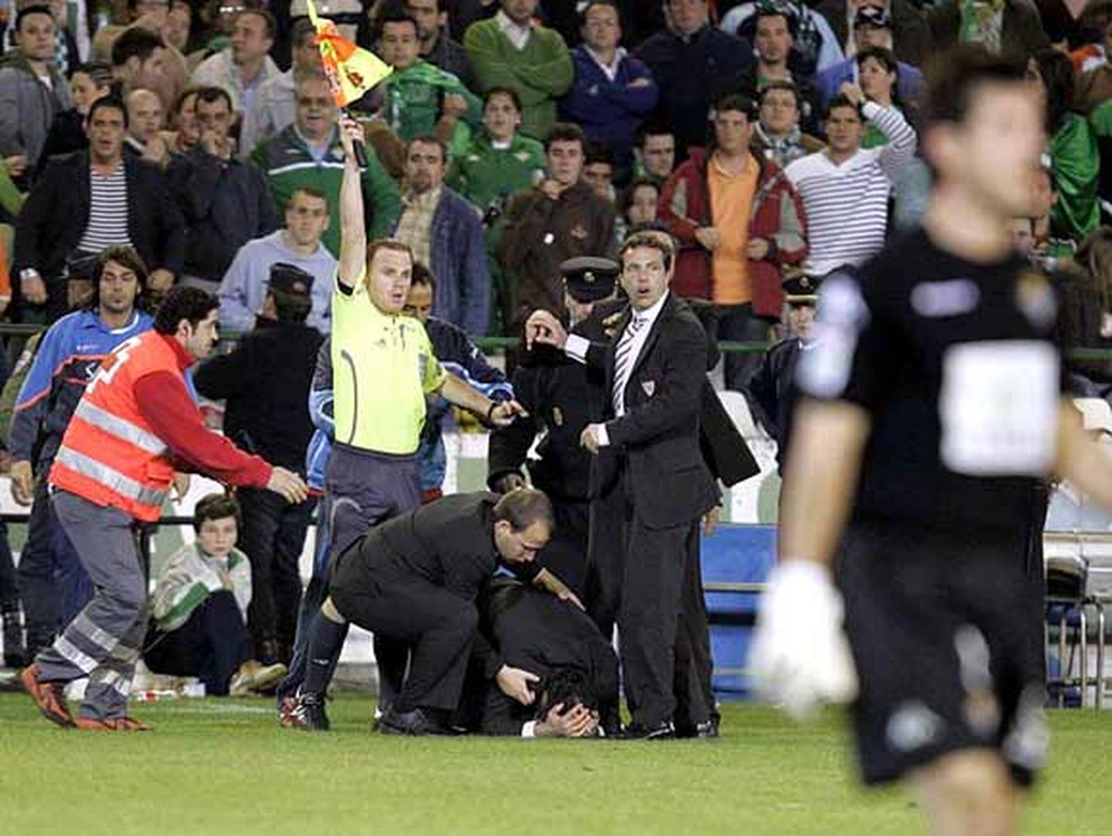 Piden dos multas por un total de 4.700 euros al autor del botellazo a Juande