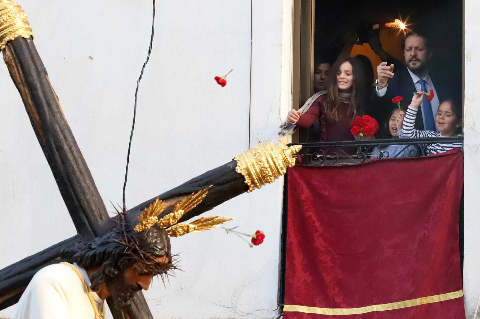 Imágenes de la procesión de Pasión en Huelva
