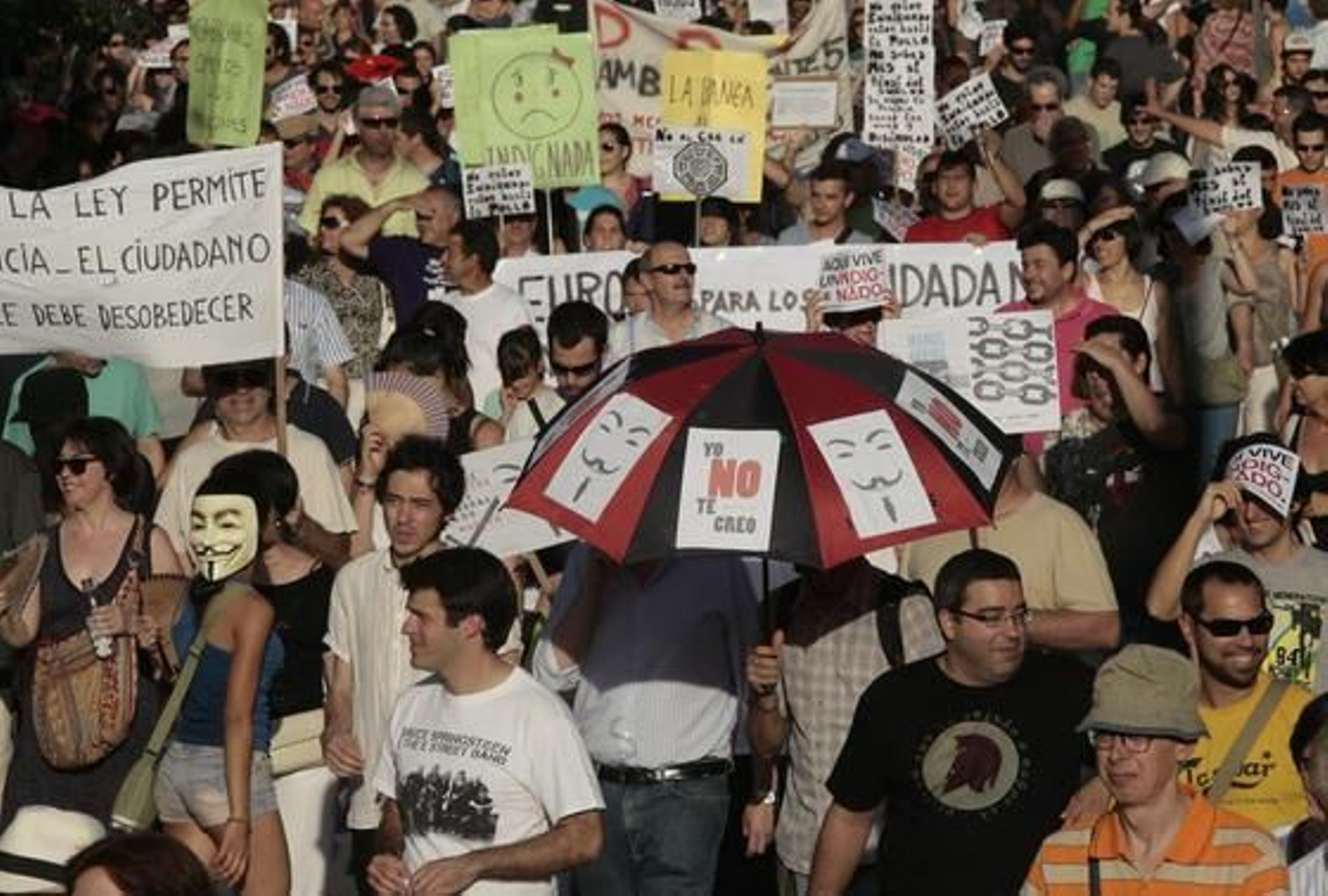 Ambiente pacífico y festivo en la manifestación de los indignados.

Foto: Juan Carlos Munoz