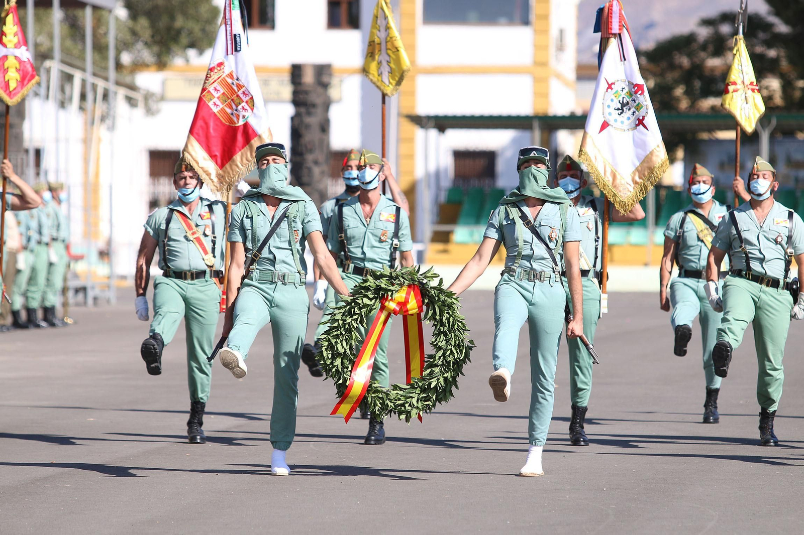 Fotogalería de la ministra de Defensa, Margarita Robles, a La Legión