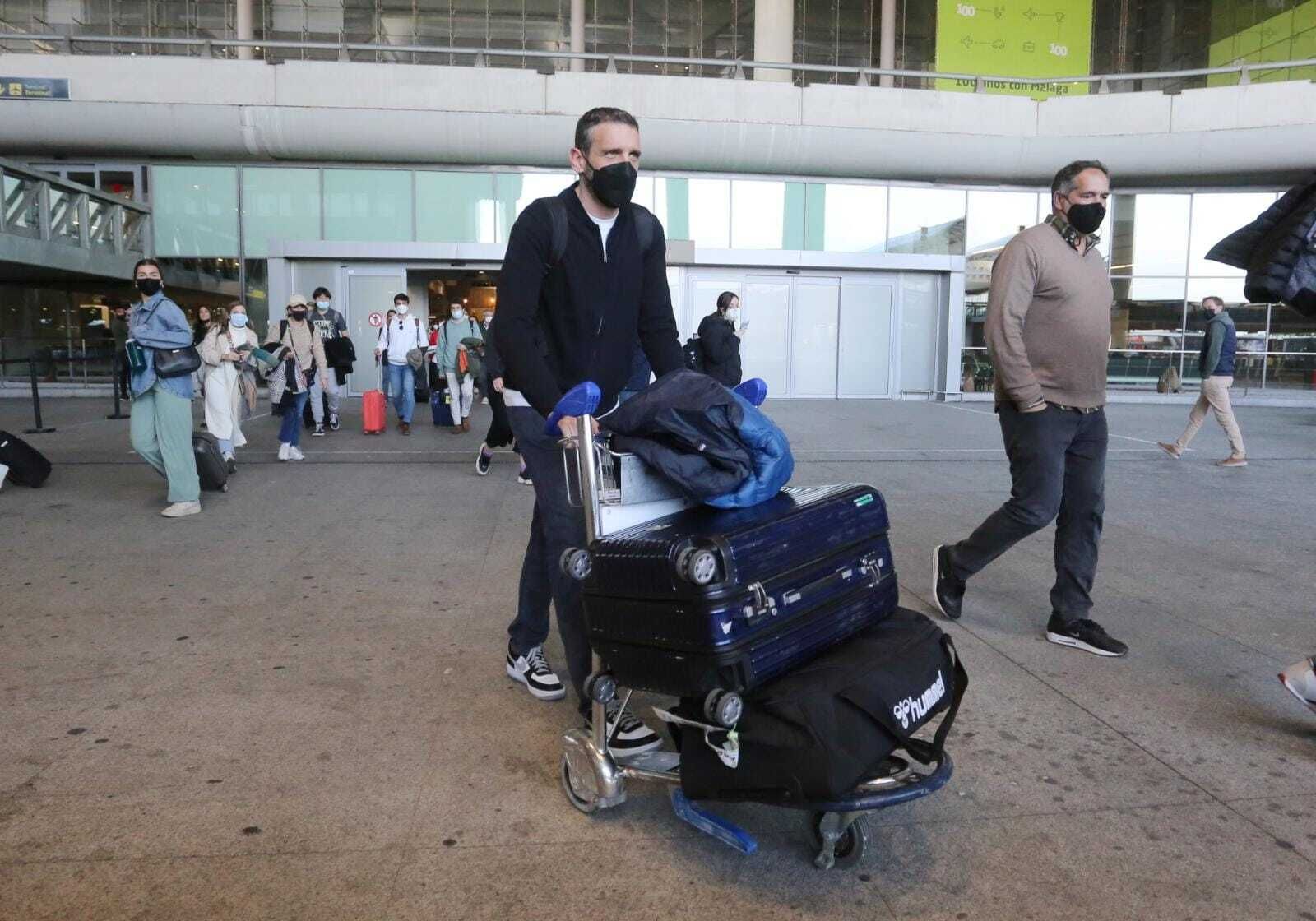 Las fotos de la llegada de Ibon Navarro a Málaga
