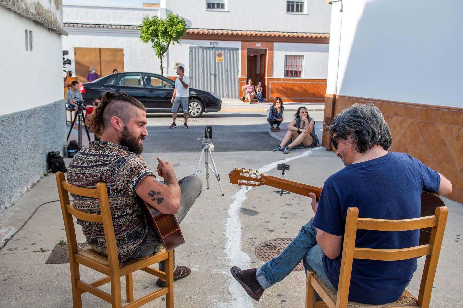Una imagen del concierto, con la separación entre provincias pintada en el suelo.