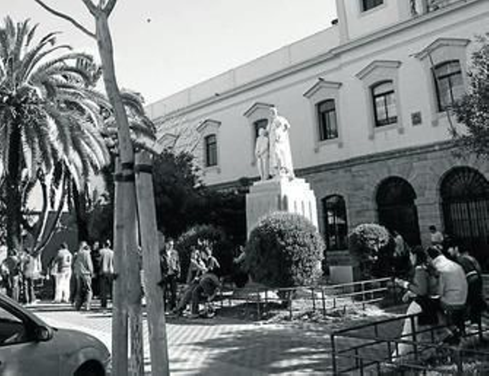 Fachada exterior del colegio Salesianos de la capital gaditana, lugar donde se produjeron los hechos.
