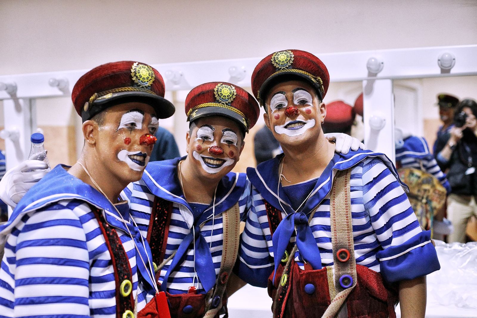 Comparsa Y seguimos cantando