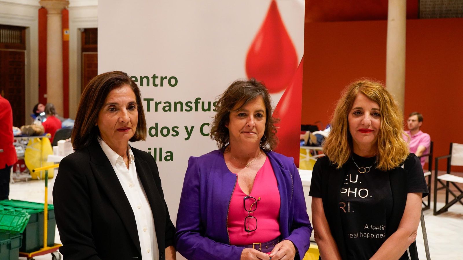La consejera de Salud, Catalina García, en el centro, junto a la directora del CTS, María José Aguado.