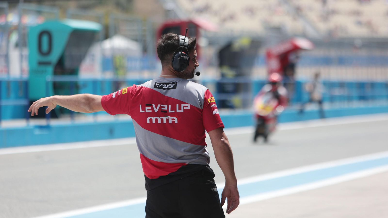 Imágenes de boxes en los entrenamientos del Viernes de Moto3 en Jerez
