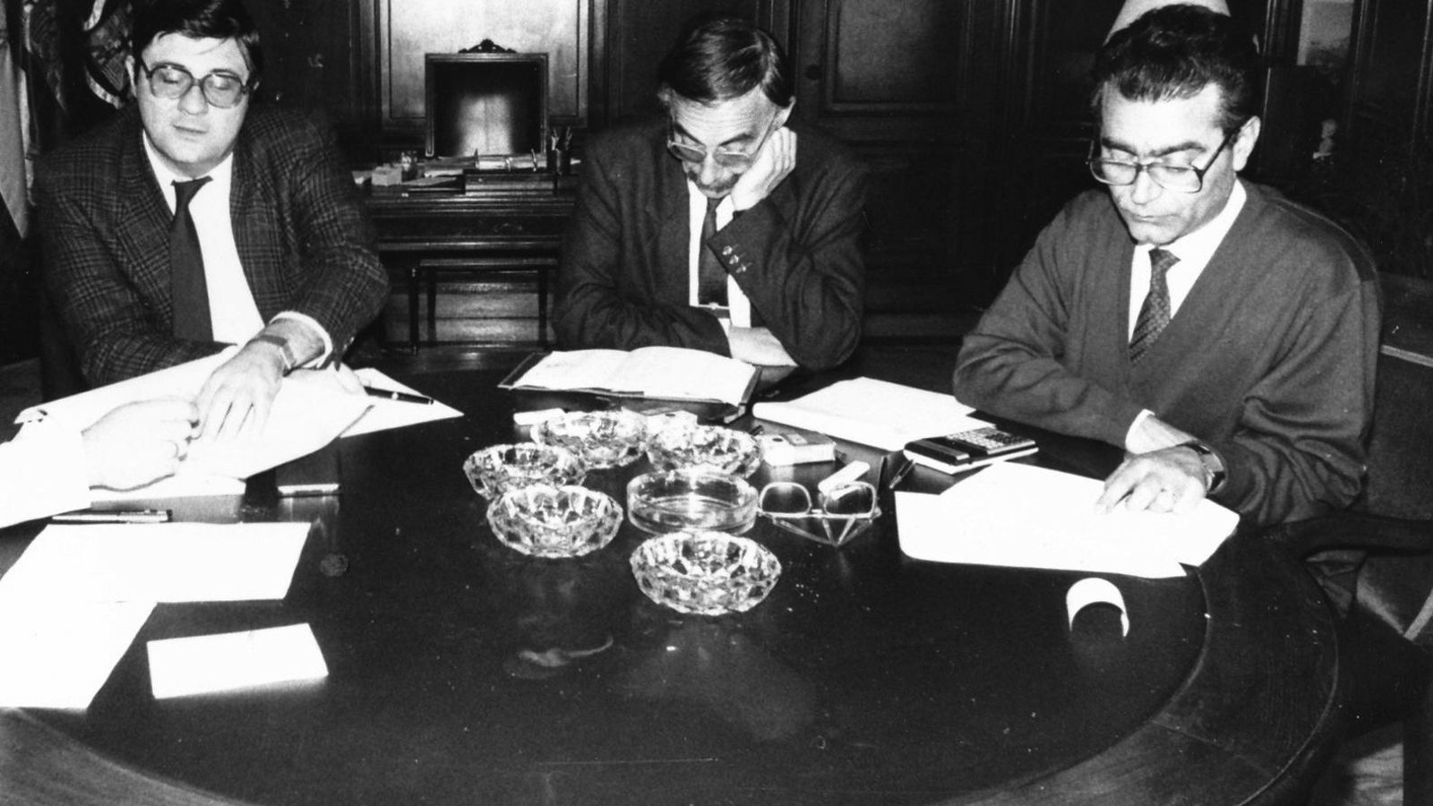 El gobernador, Tomás Azorín, a la derecha y el delegado de Salud, a la izquierda, diseñaron el operativo de inauguración del hospital