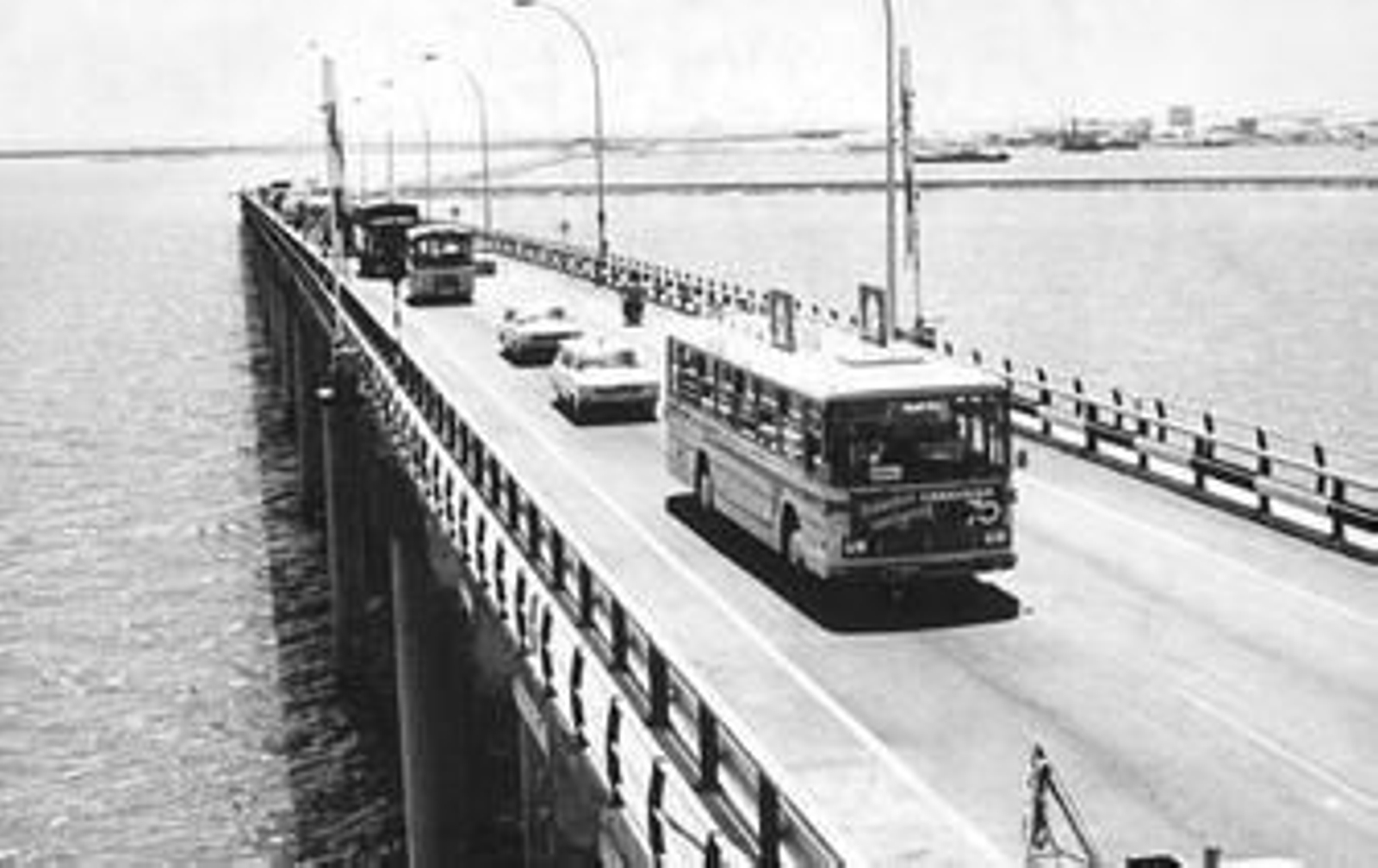 Autobuses gratuitos para la inauguración del puente