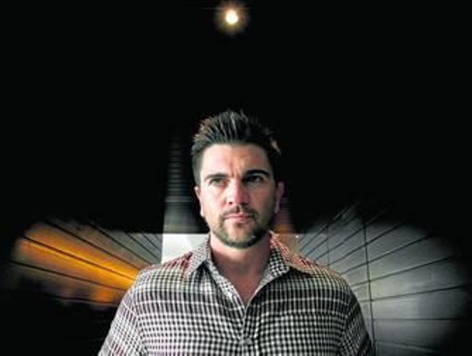 El músico y compositor arriesga en temas como 'La Luz', que se lanzó a finales de diciembre pasado.