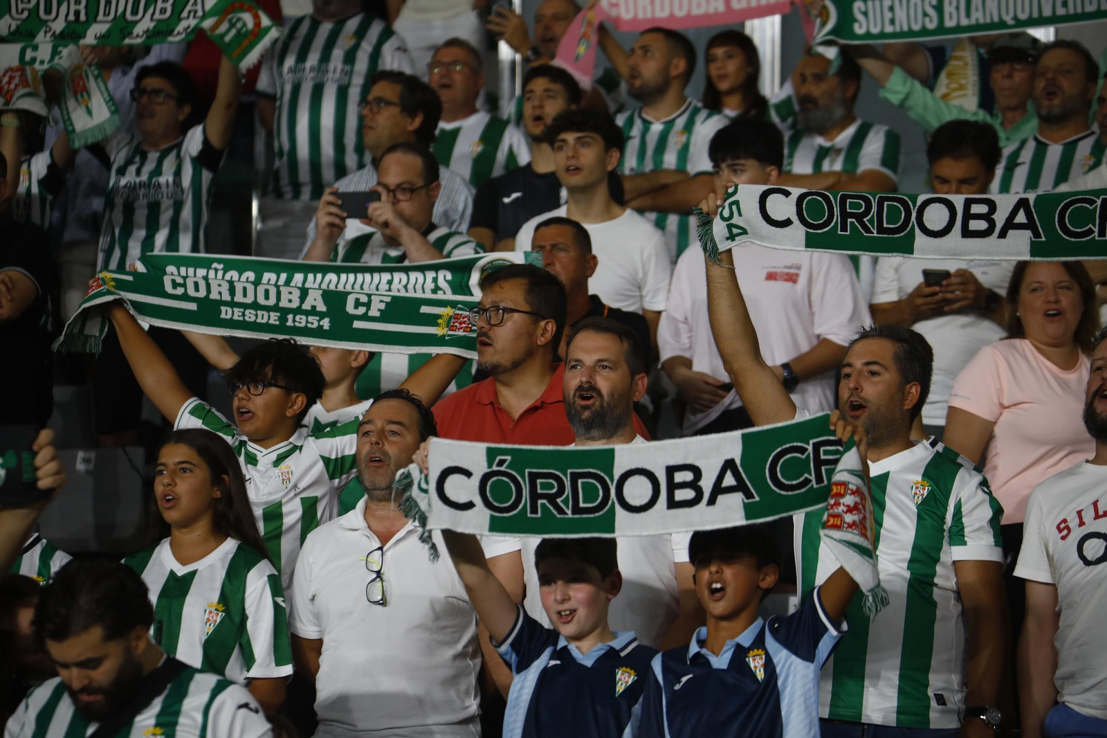 Las mejores fotos del ambiente en El Arcángel para el Córdoba CF - Castellón