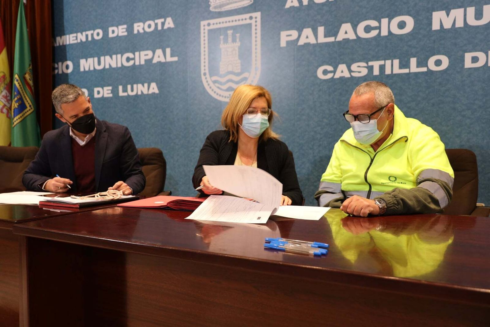 El alcalde de Rota ha presidido este miércoles la firma de 17 contratos de empleo del nuevo Plan Extraordinario Covid de la Diputación.