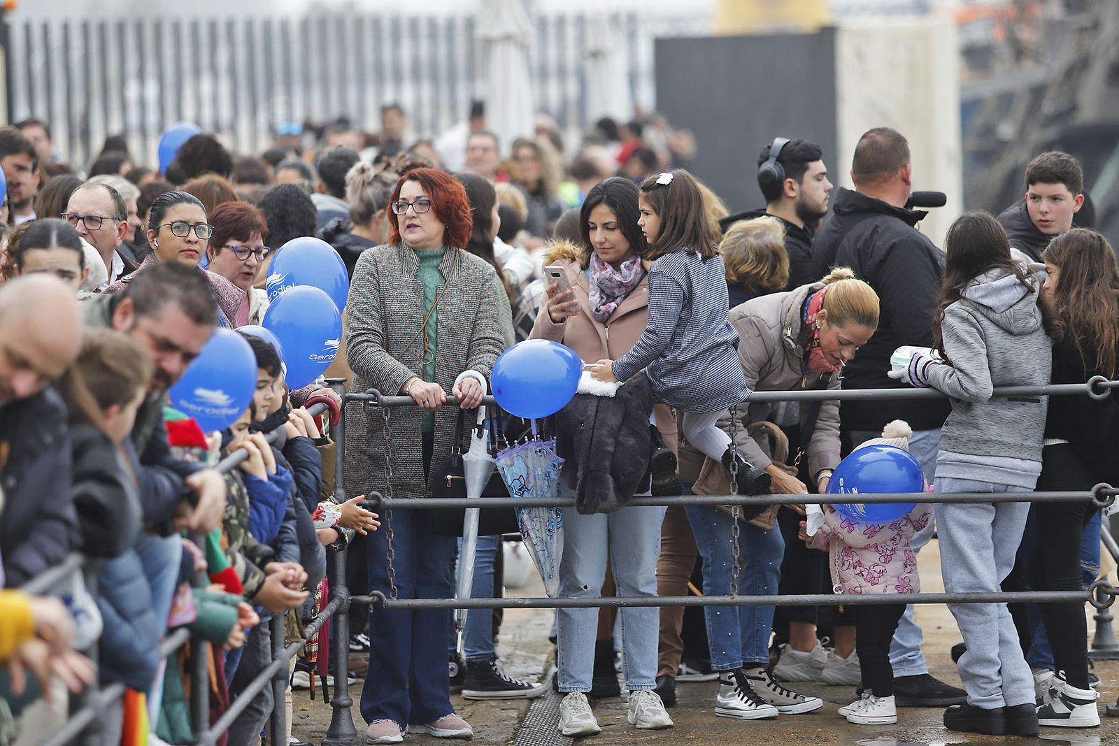 Imágenes de la mágica llegada de los Reyes Magos y la Estrella de la Ilusión a Huelva en barco
