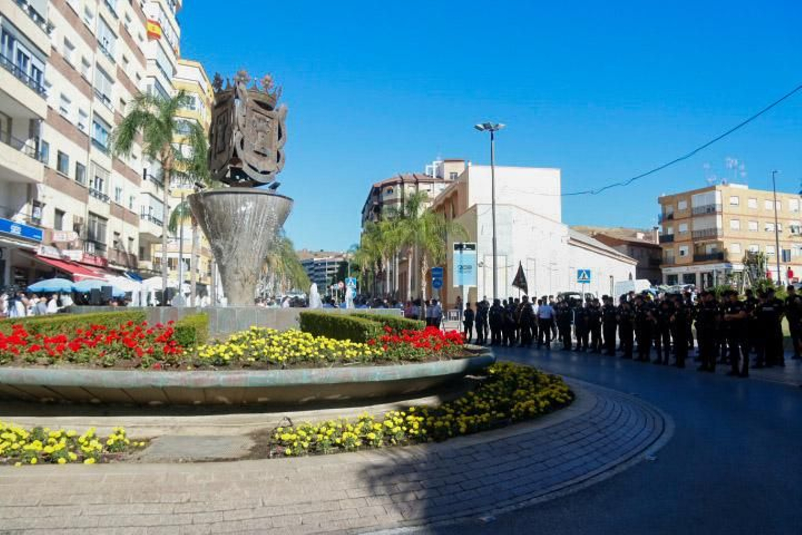Así ha sido el acto de la dedicación nominativa de la fuente de la Avenida Salobreña a la Policía Nacional