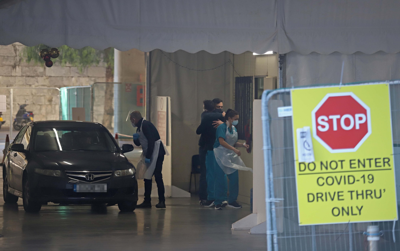 Toma de muestras para las pruebas de Covid desde el automóvil en Gibraltar