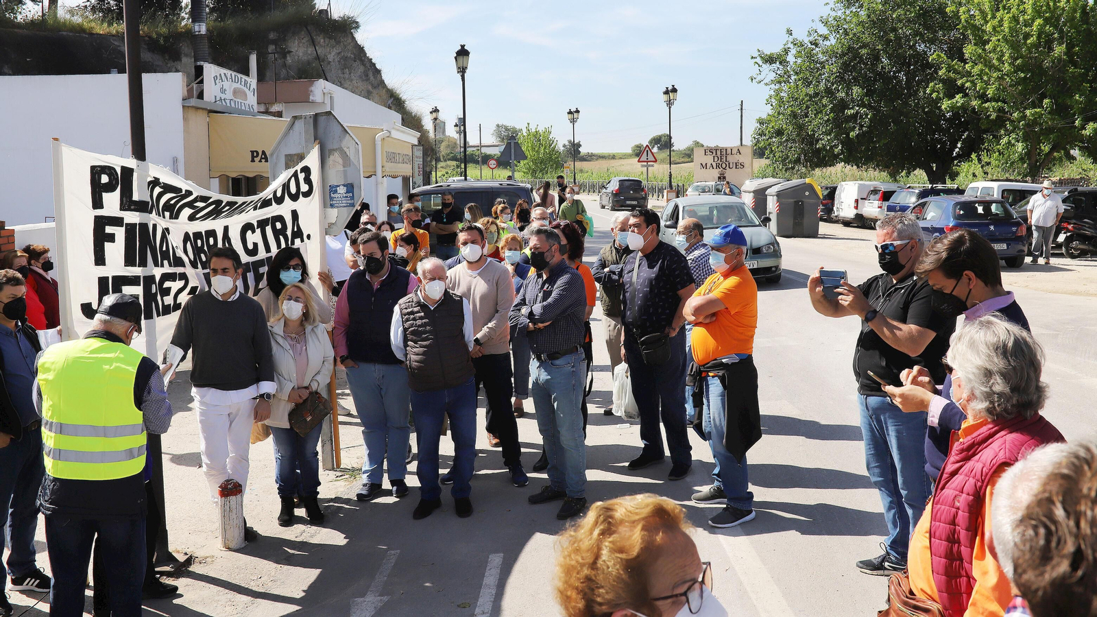 Varios políticos se han sumado a la concentración en Estella de la plataforma A-2003.