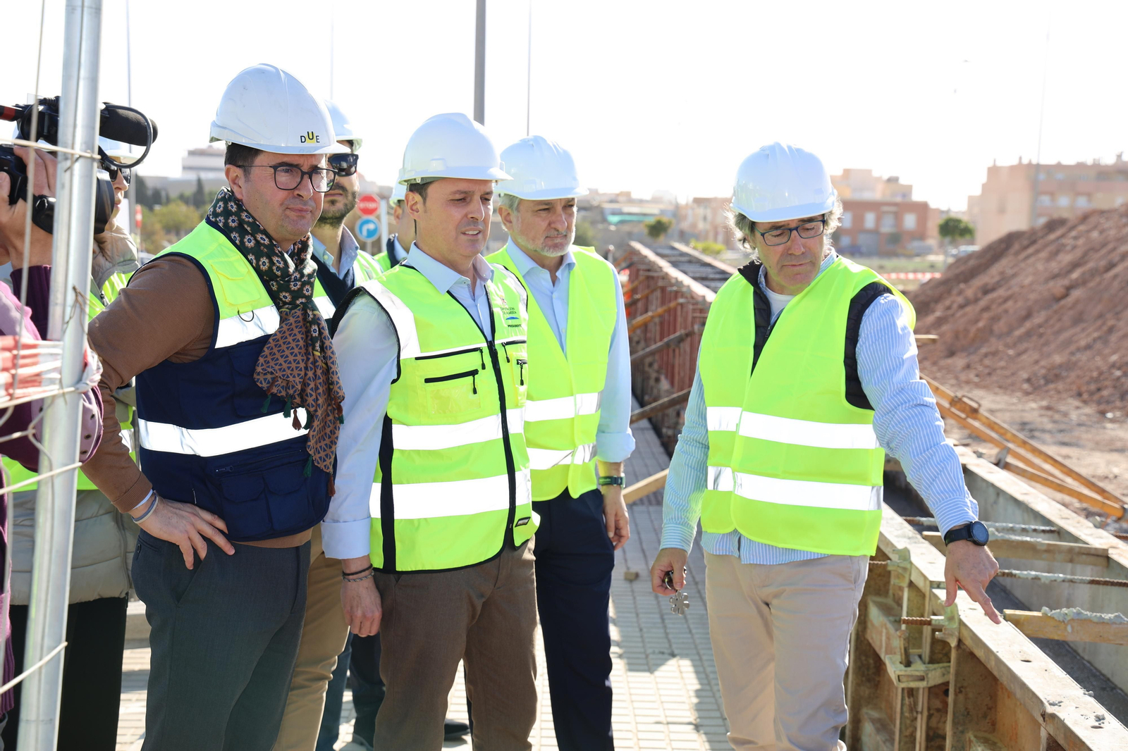 Presidente de Diputación y alcalde durante la visita a las obras.
