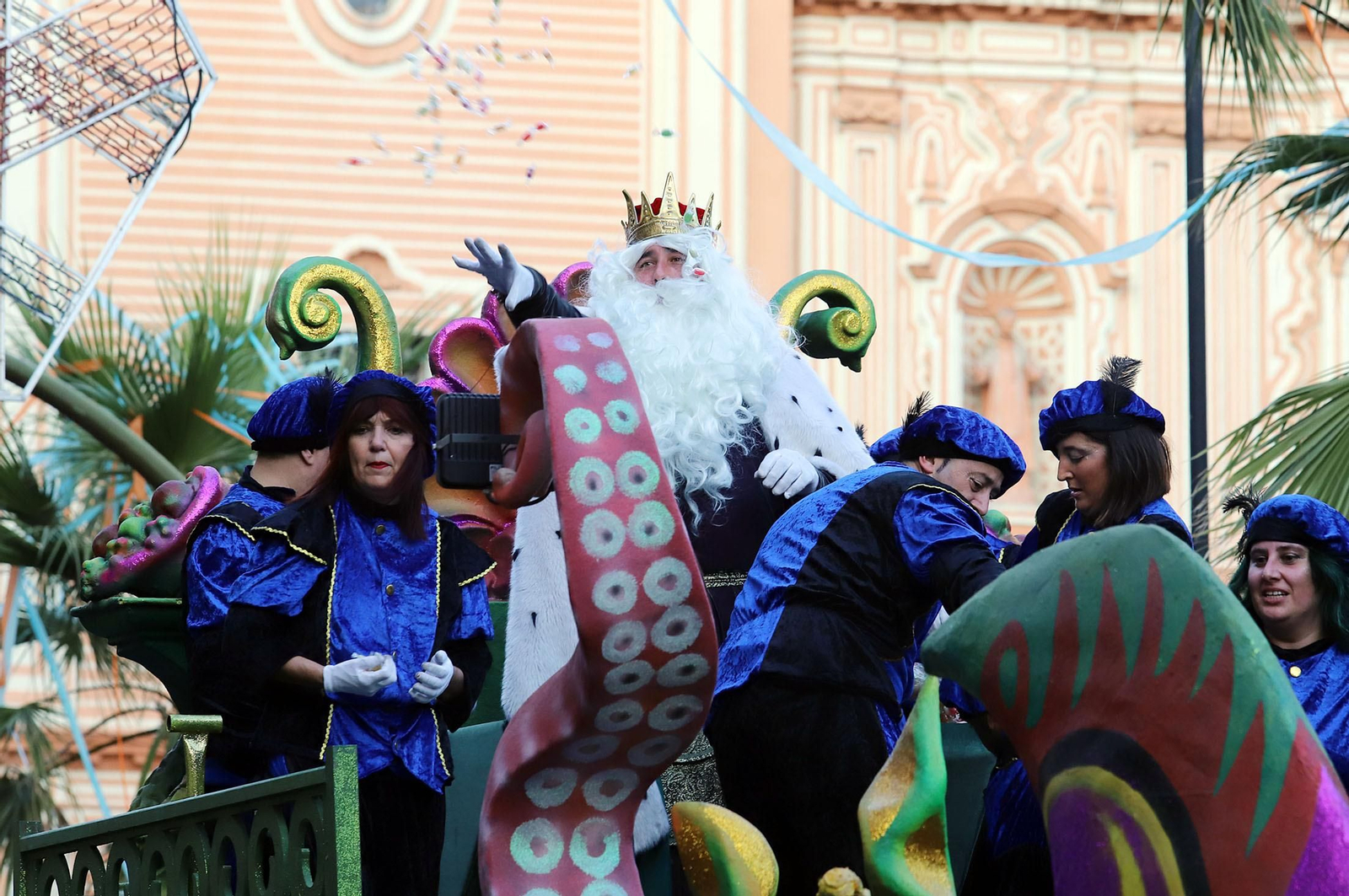 Imágenes de la cabalgata de los Reyes Magos de Huelva