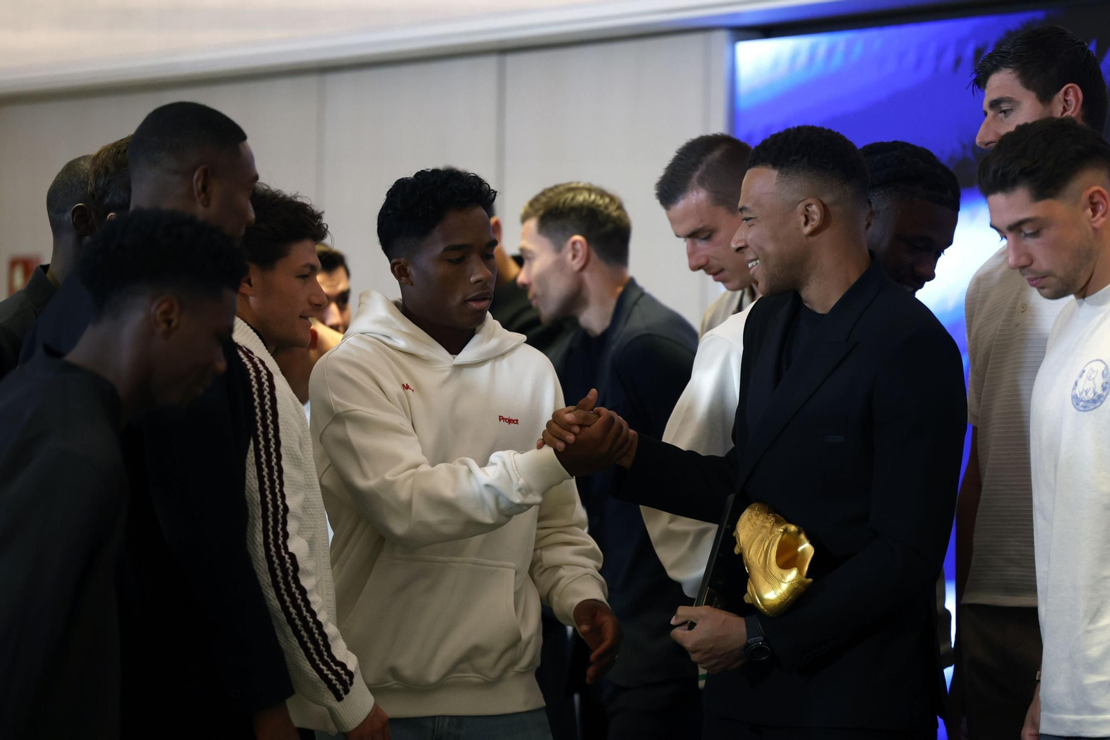 La entrega de la Bota de Oro a Mbappé, en imágenes