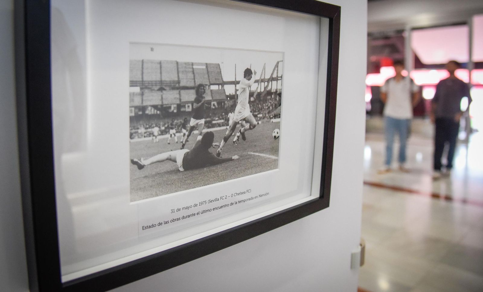 La exposición del 50º aniversario del cerramiento del estadio Ramón Sánchez-Pizjuán