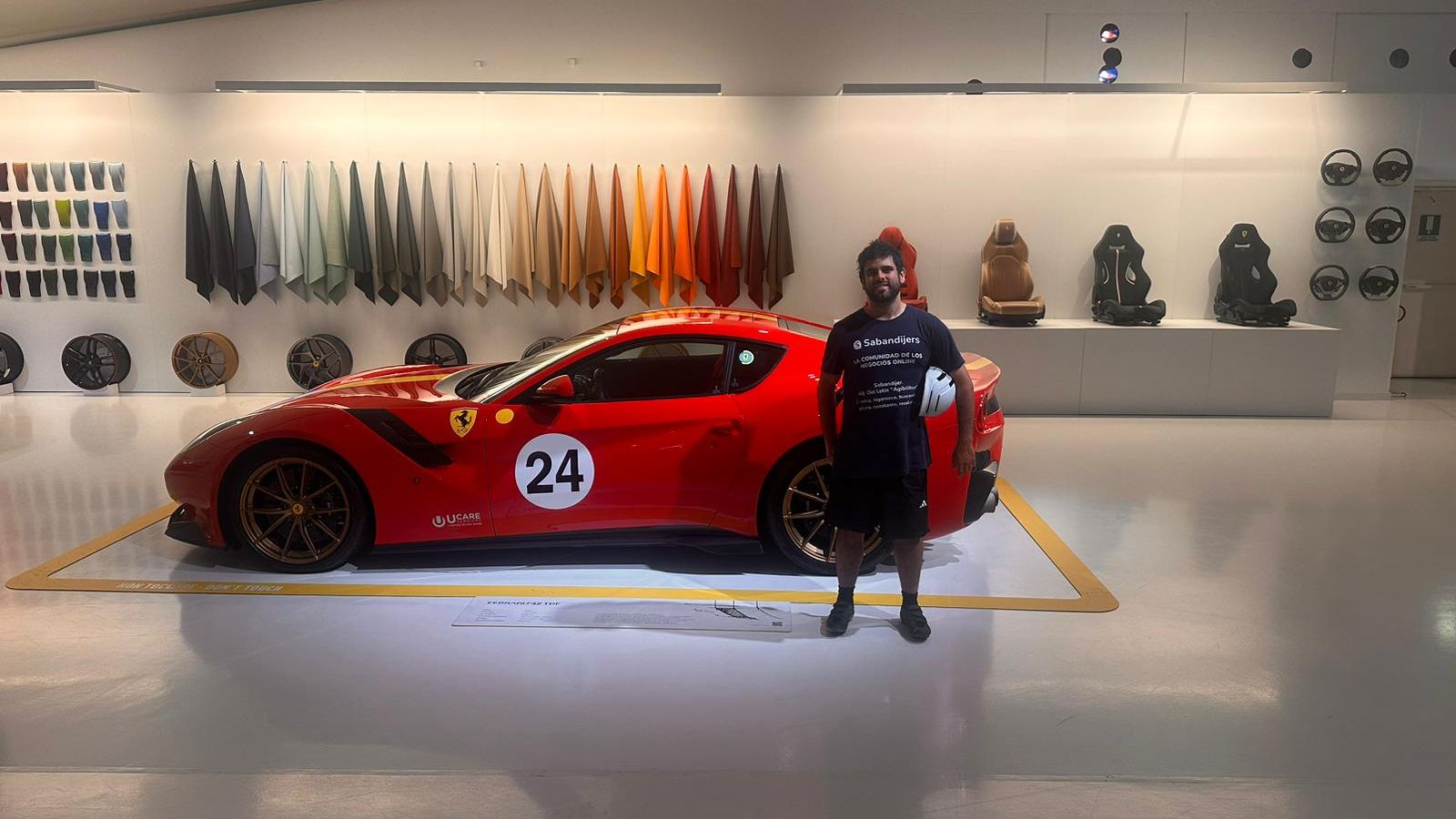 Germán Teca en el Museo de Enzo Ferrari en Modena