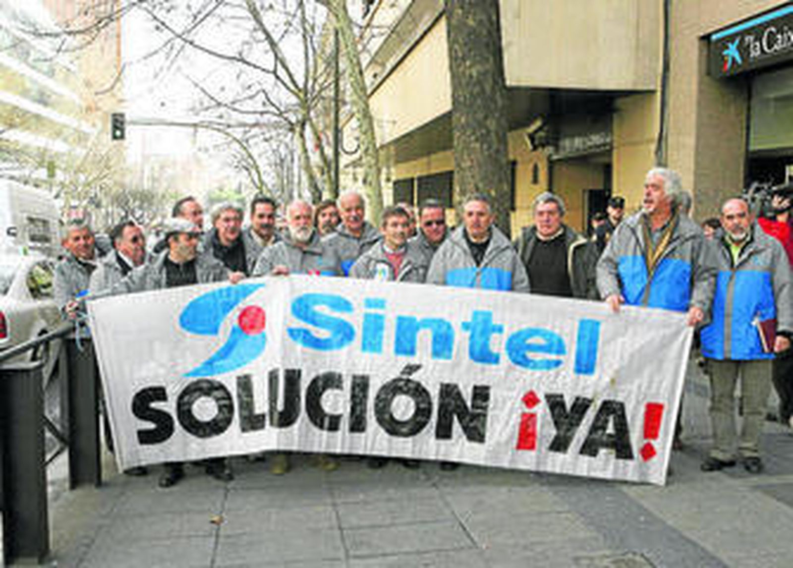 Ex trabajadores de Sintel protestan en la Audiencia Nacional en 2007.