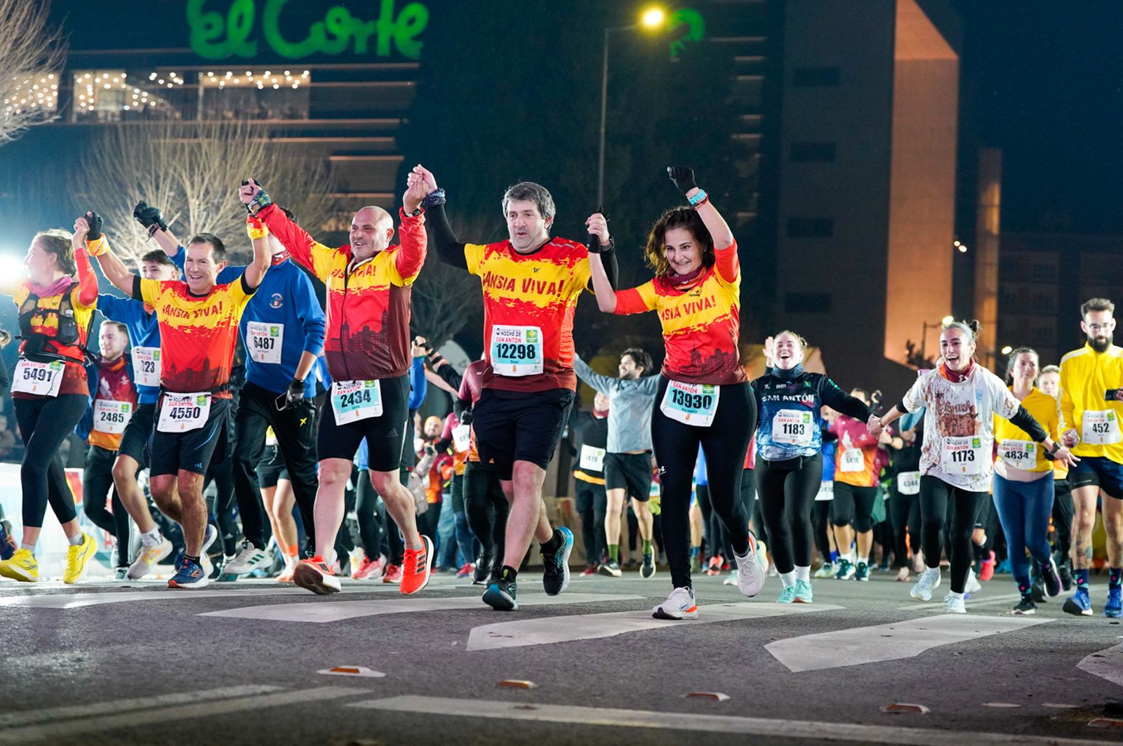 En imágenes: búscate en tu llegada a meta de la Carrera de San Antón 2026 (1)