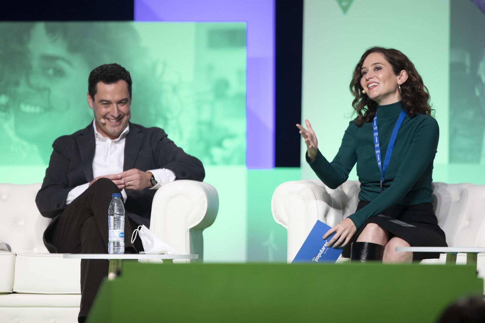 Díaz Ayuso, junto a Moreno, en el congreso del PP de Granada.
