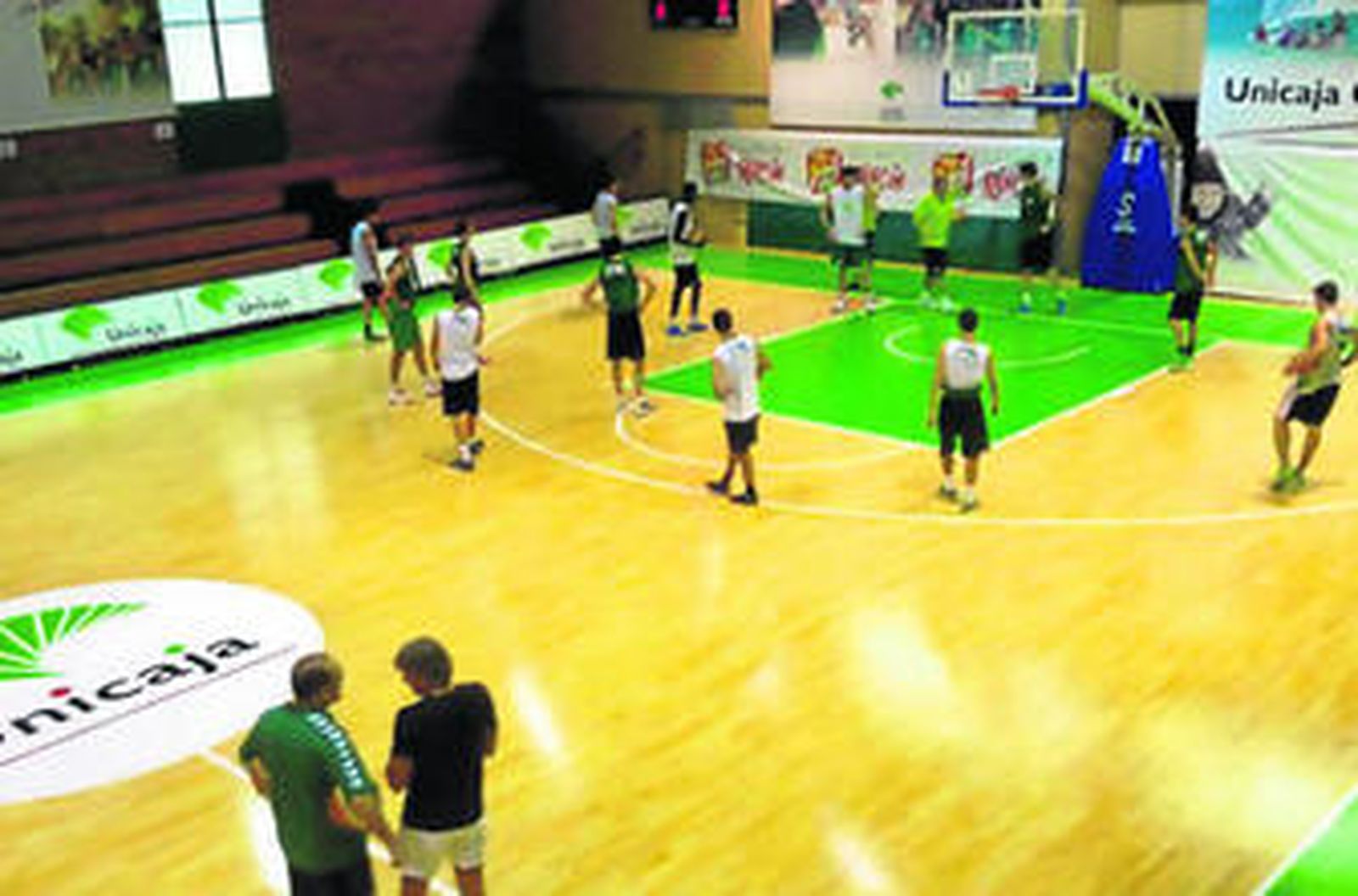 Los jugadores del Clínicas Rincón, en su primer día de trabajo en Los Guindos.