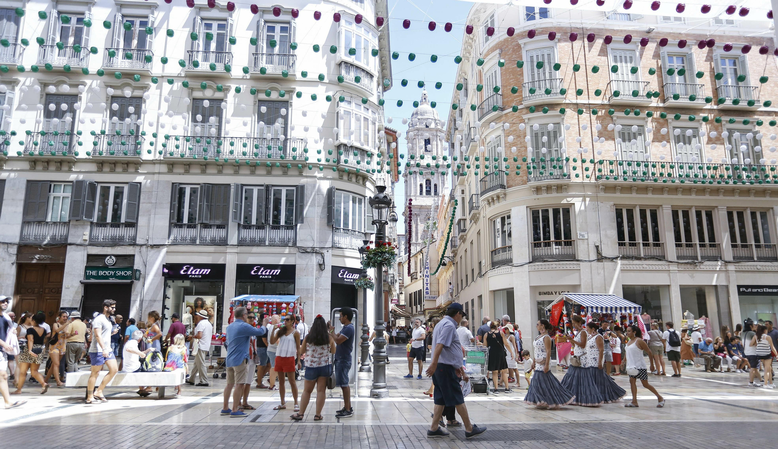 Fotos del cuarto día de Feria de Málaga en el Centro y la noche en el Real