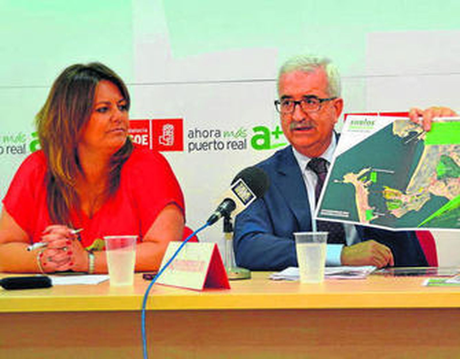 Elena Amaya y Jiménez Barrios, durante la rueda de prensa.