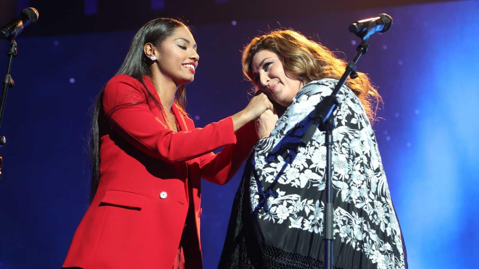 Nia y Estrella Morente en el número de 'Volver' en la gala 6 de 'OT'.