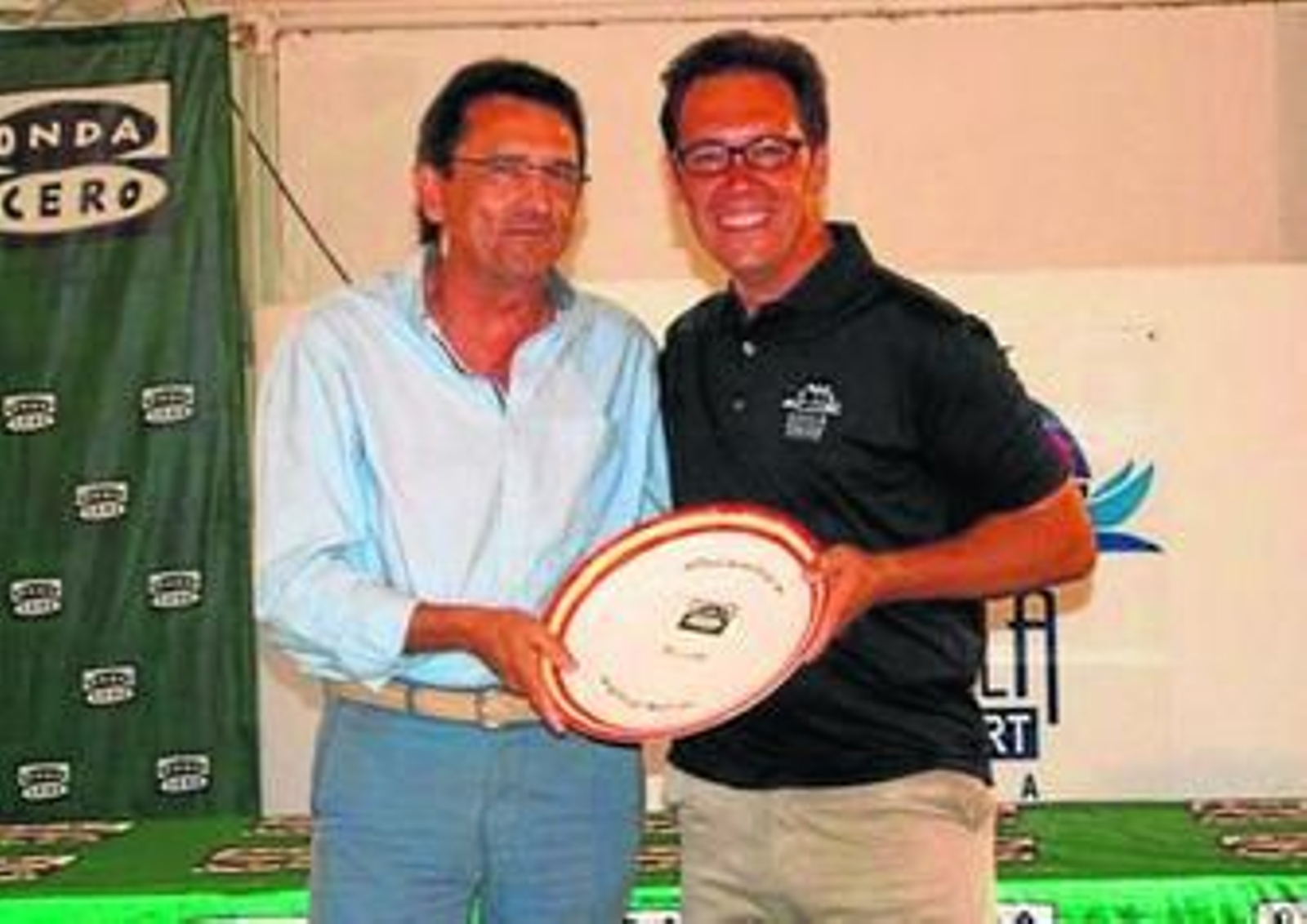 Juan Maraver, director de Onda Cero Huelva, y Carlos Ortega.