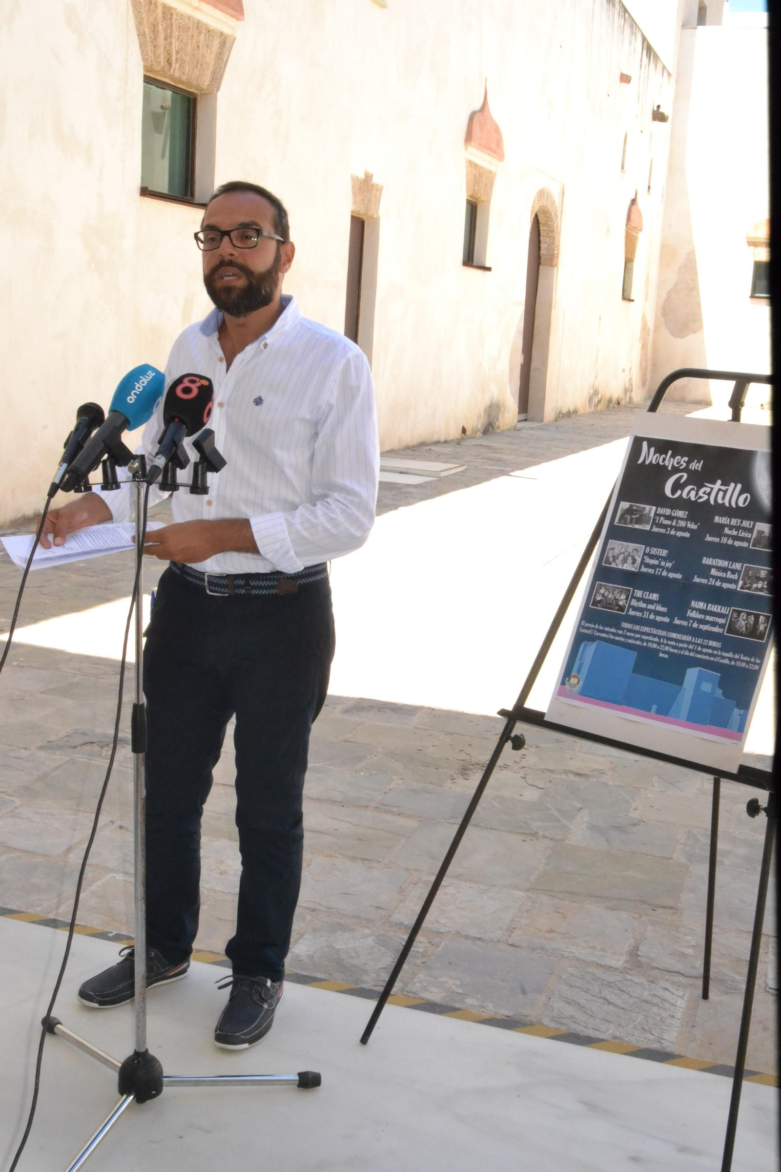 El concejal de Cultura, Juanjo Carrera, durante la presentación de las Noches del Castillo