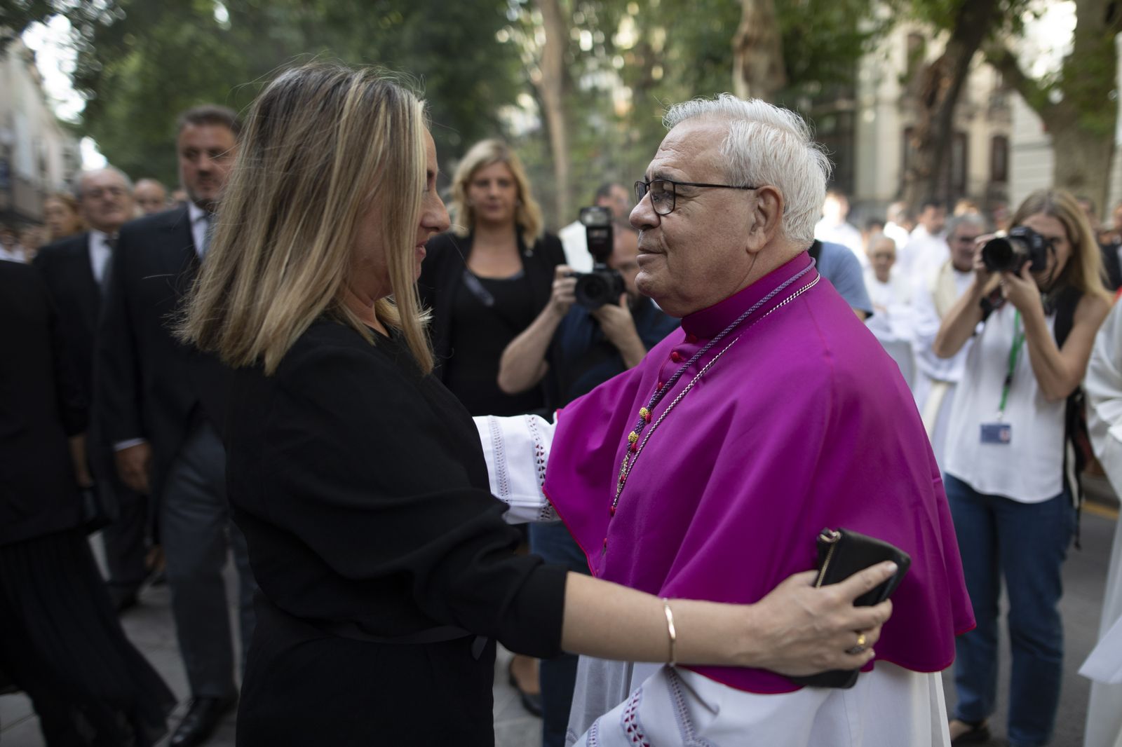 Granada se lanza a la calle con su Virgen de las Angustias