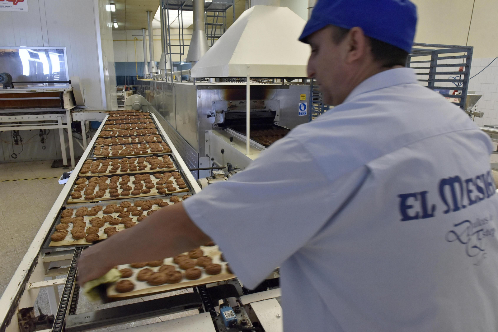 La fábrica de mantecados El Mesías, que como el resto llena de olor a canela, almendra tostada y ajonjolí las calles de Estepa desde el mes de septiembre, en un aroma característico.