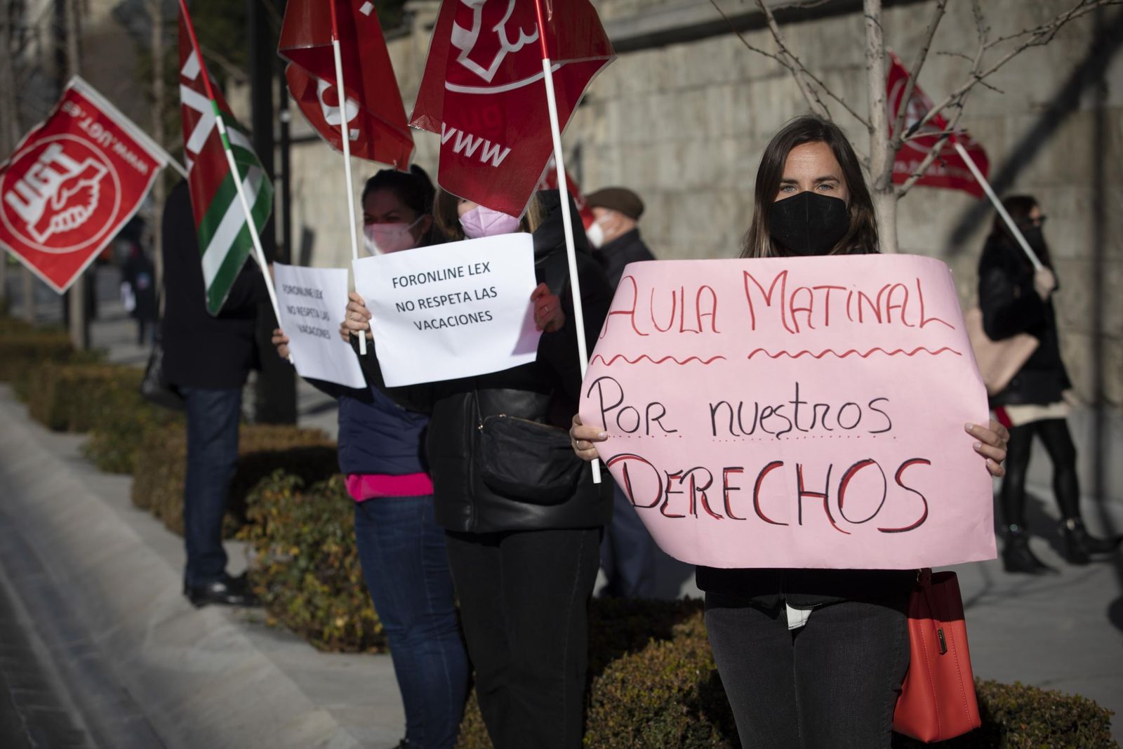 Protesta frente a la Delegación en Granada.