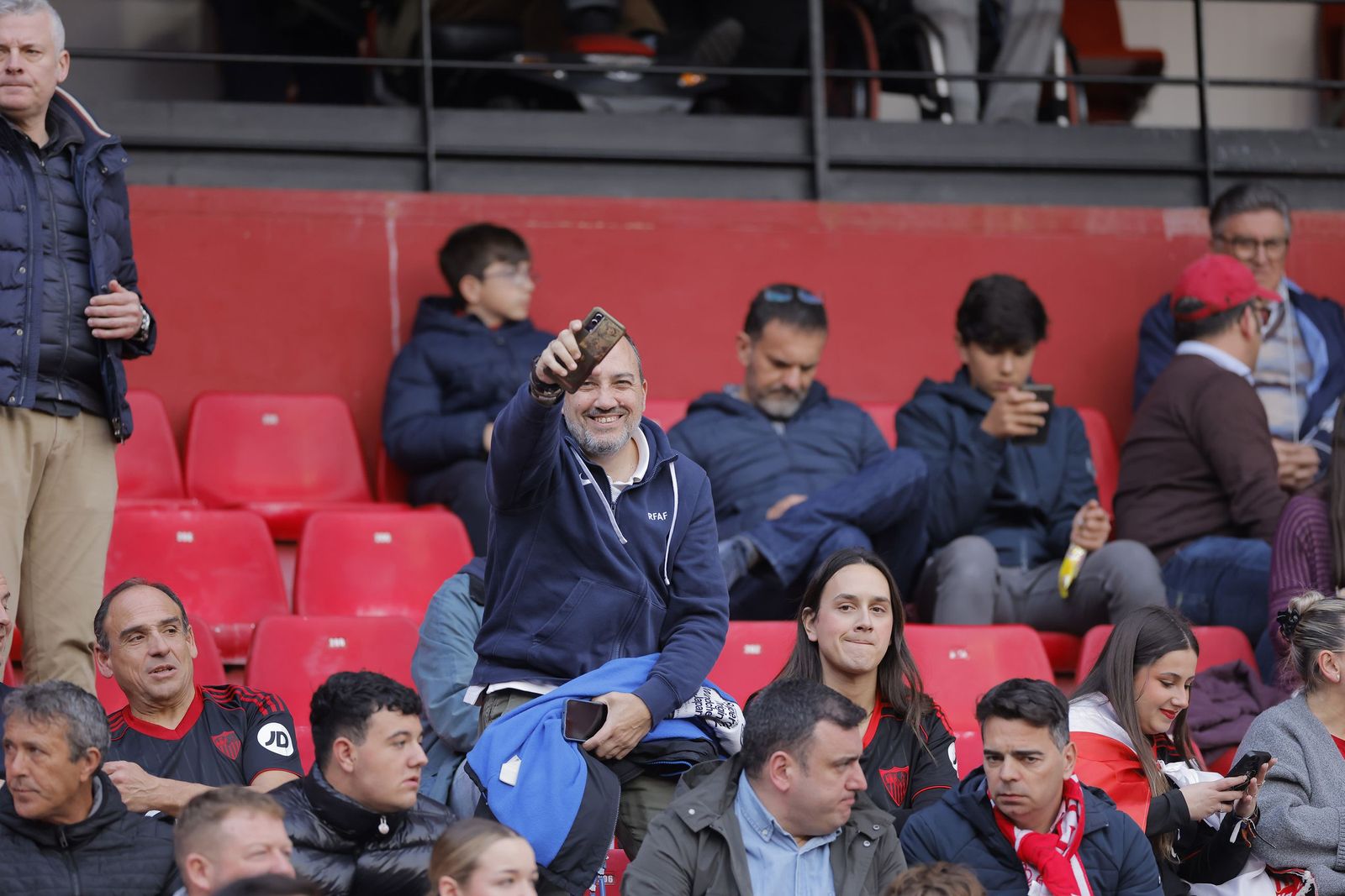 Búscate en las fotos del Sevilla fc - Rayo