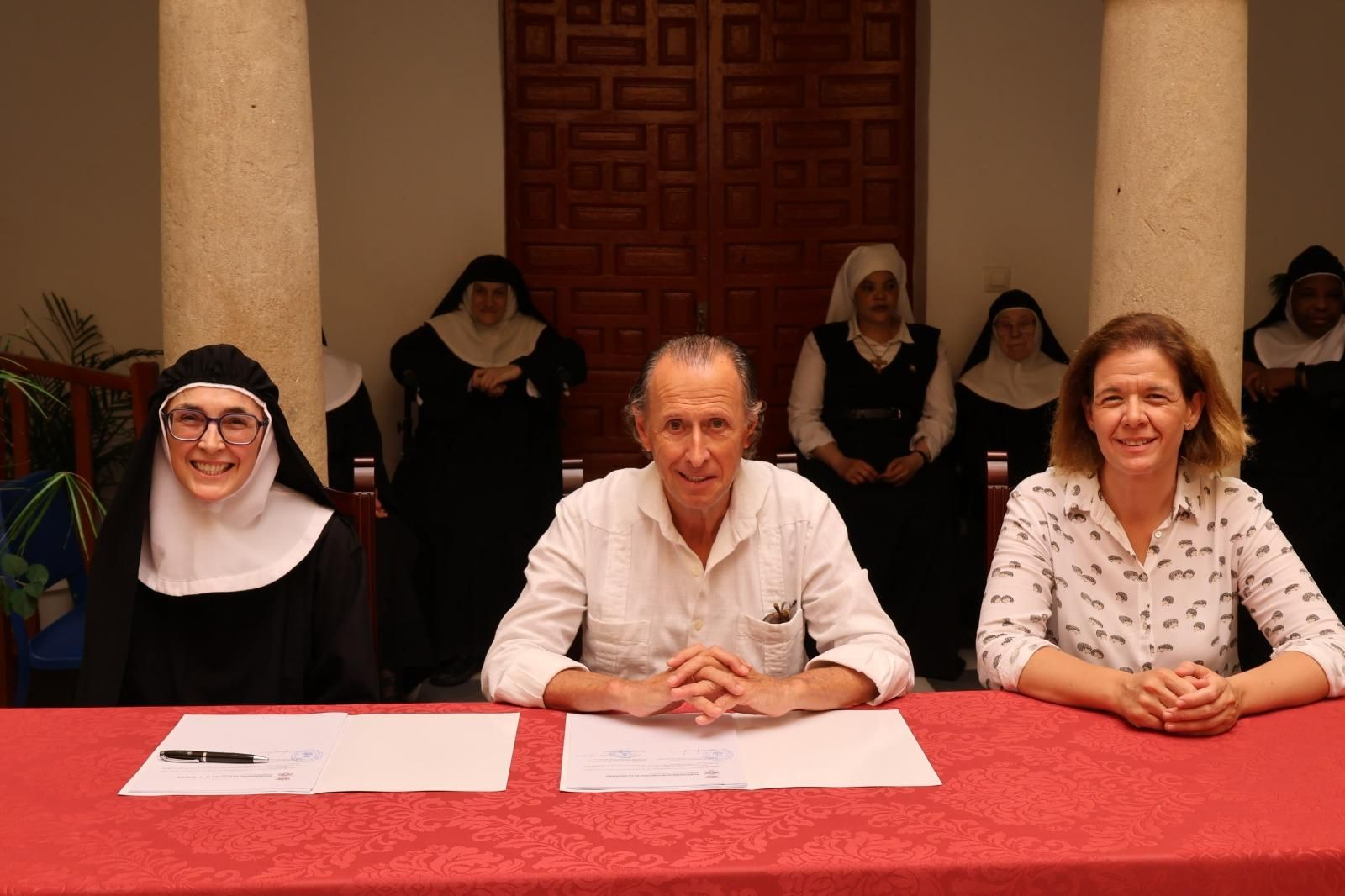 Una imagen de la firma de este convenio.