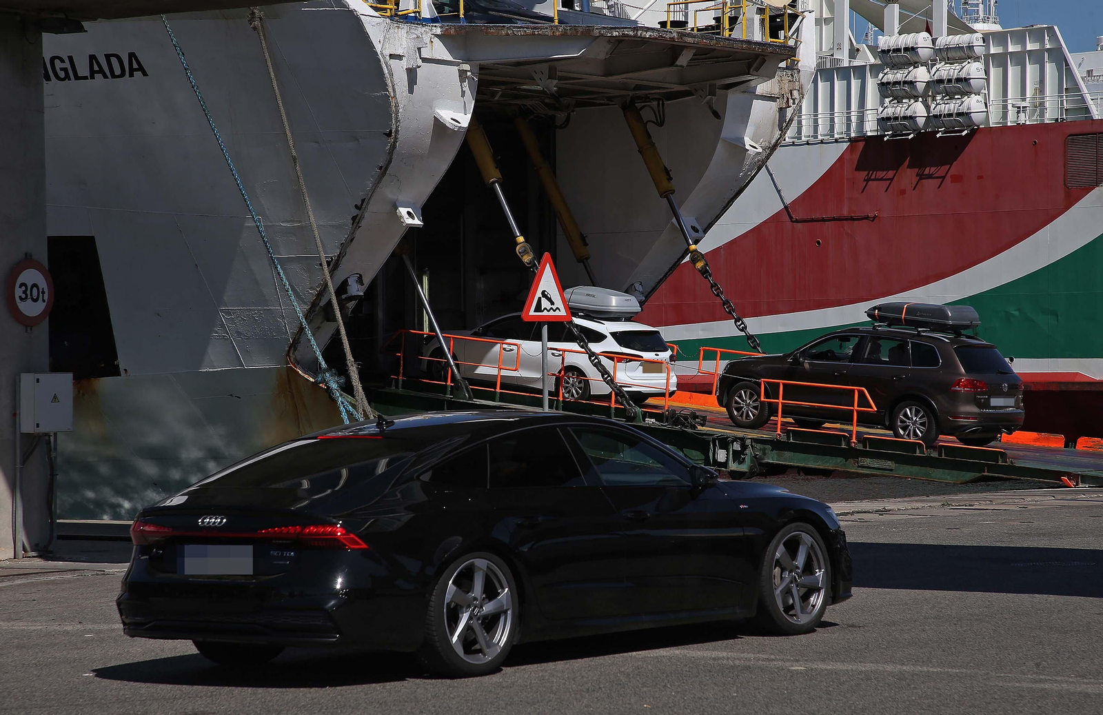 El primer mes de la Operación Paso del Estrecho en el puerto de Algeciras, en imágenes